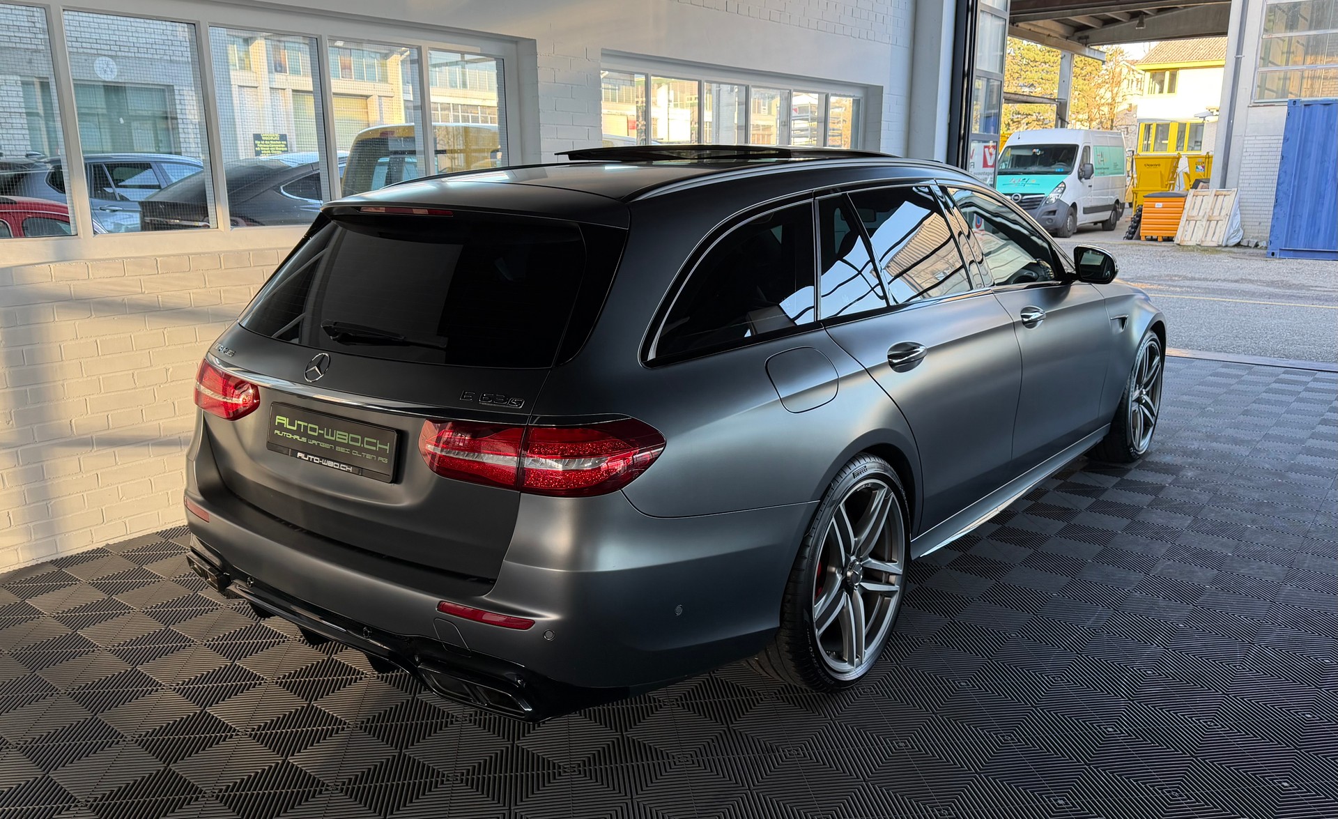 MERCEDES-BENZ E 63 AMG S 612PS 4X4 4 Matic 9G-Tronic-image-2
