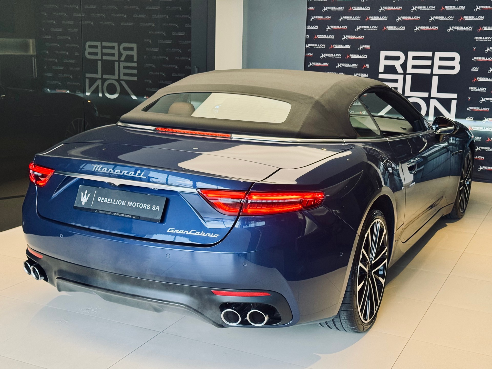 MASERATI GranCabrio Modena-image-4