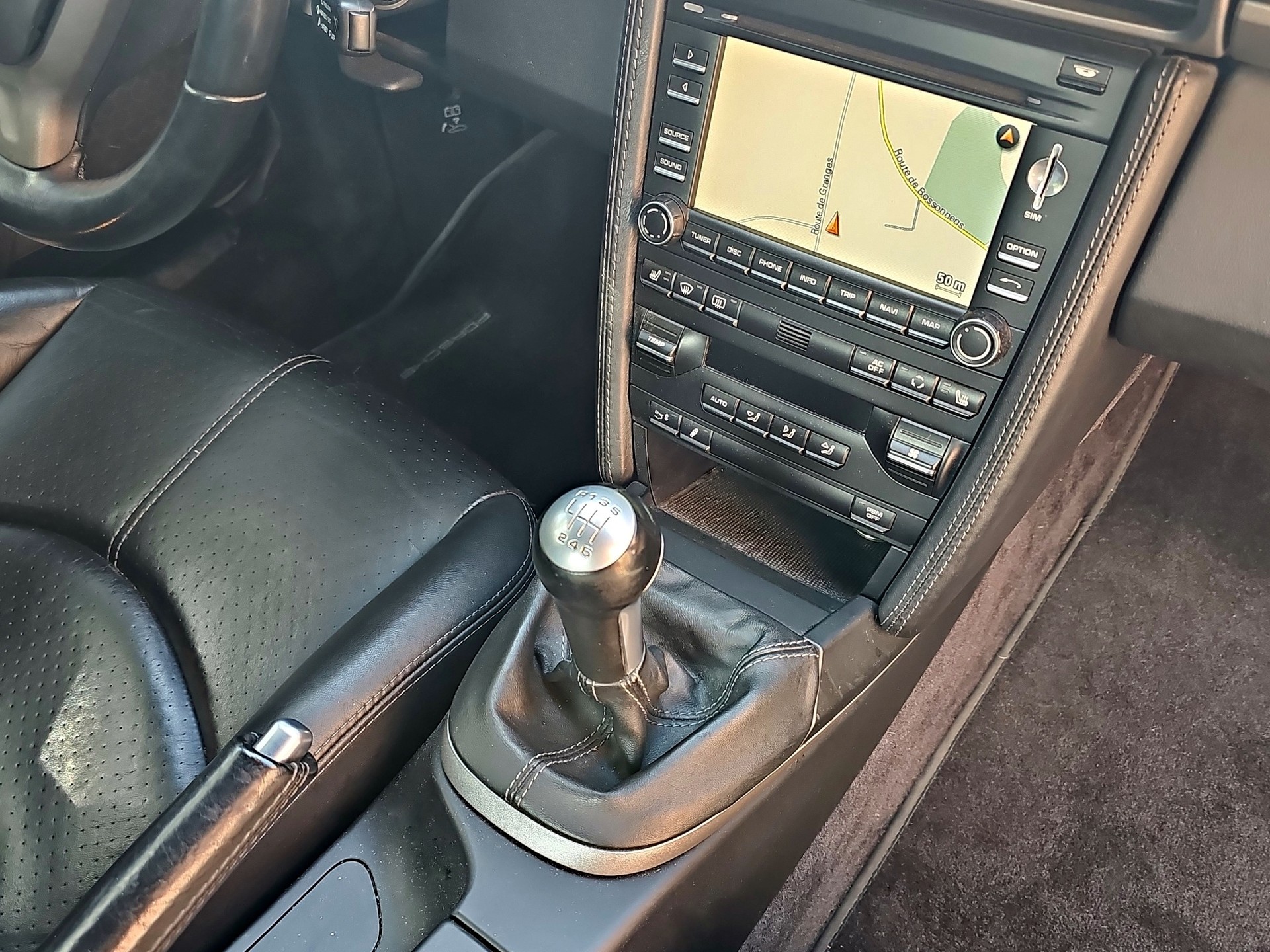 PORSCHE 911 Carrera 4-image-21
