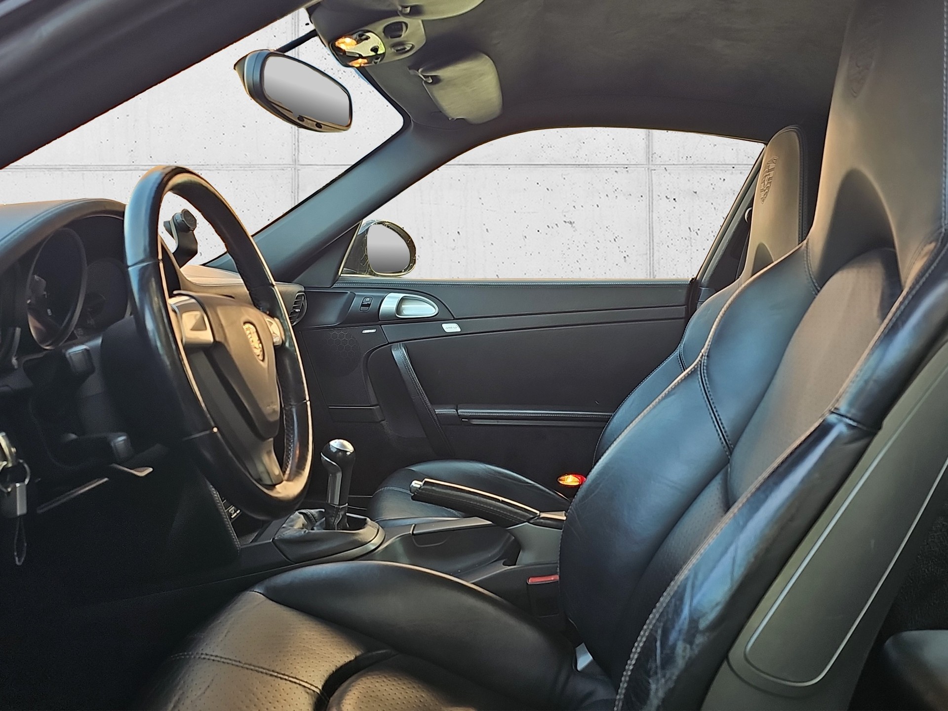 PORSCHE 911 Carrera 4-image-10