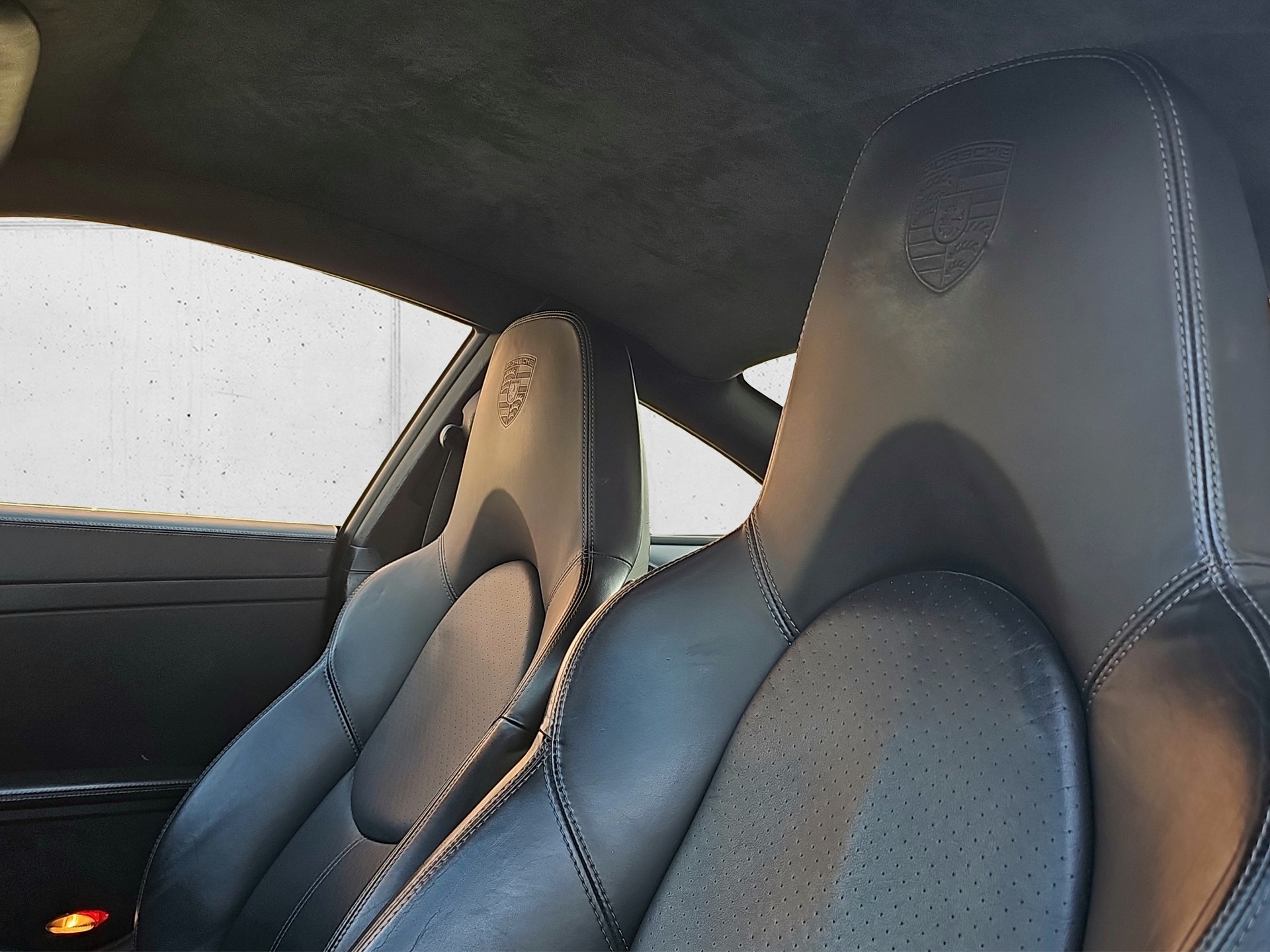PORSCHE 911 Carrera 4-image-24