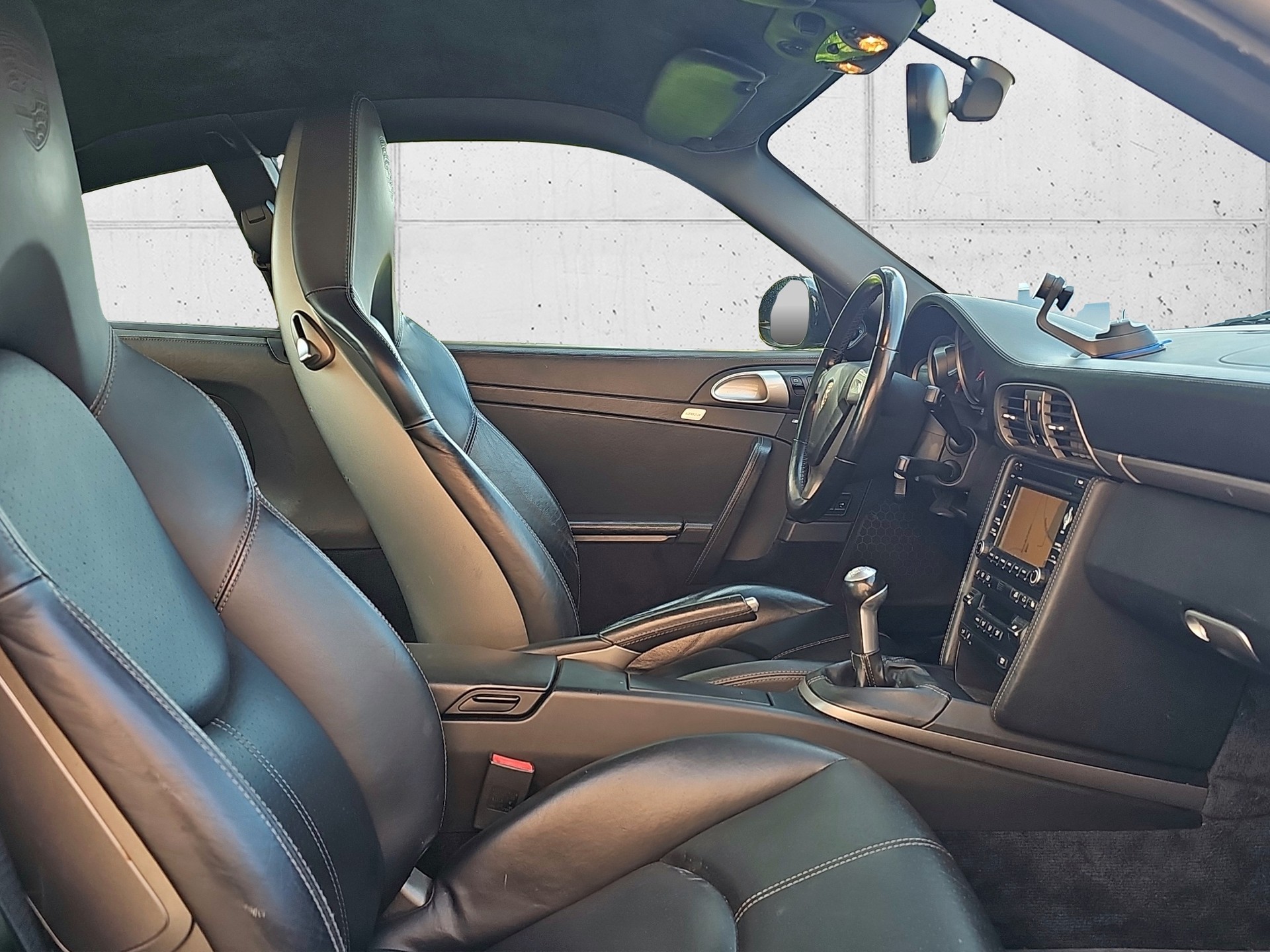 PORSCHE 911 Carrera 4-image-19