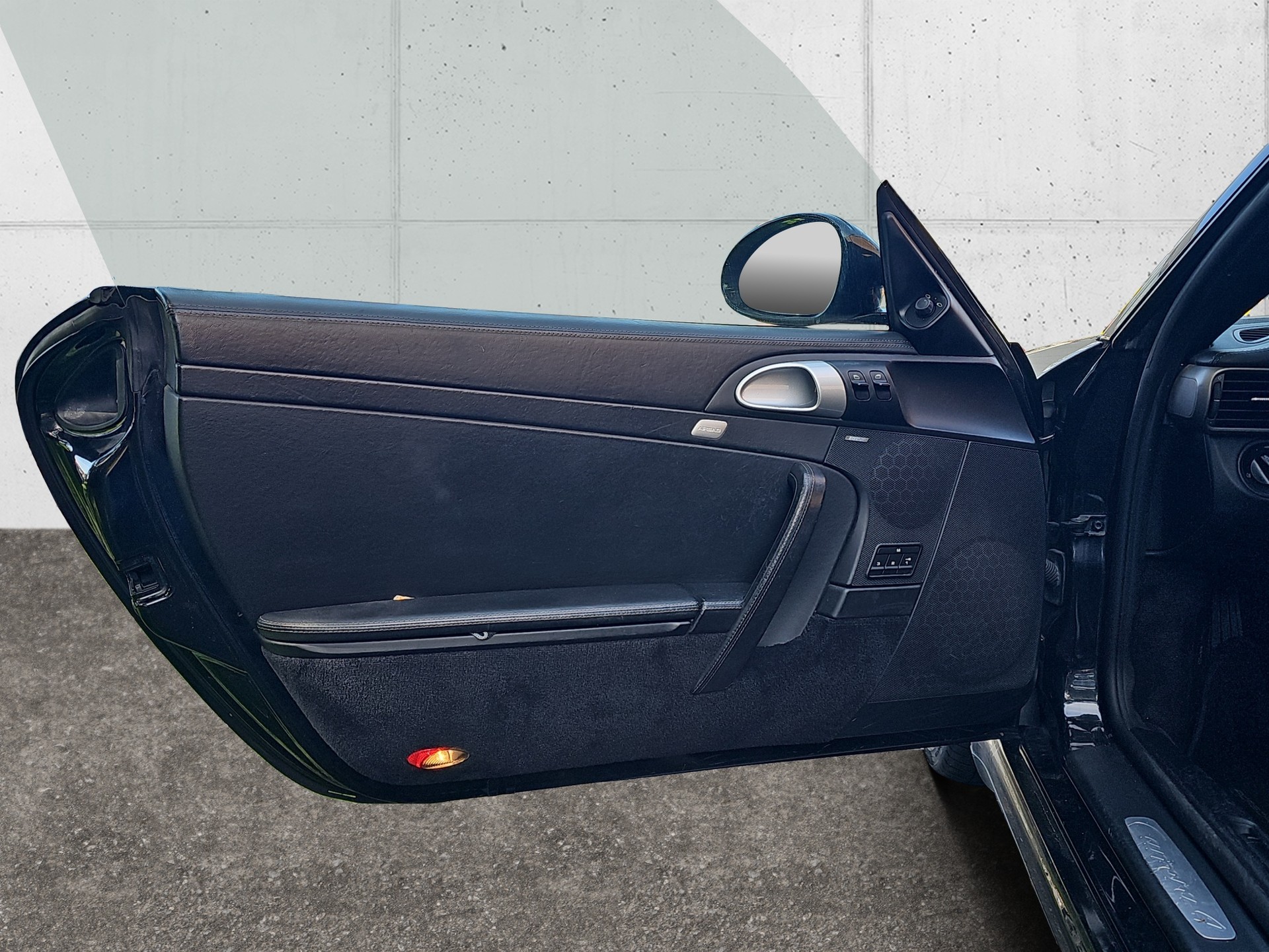 PORSCHE 911 Carrera 4-image-22