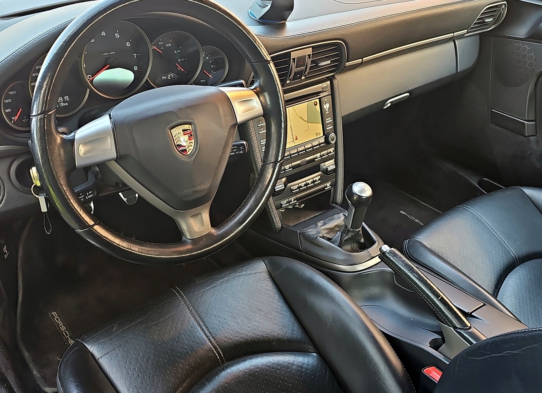 PORSCHE 911 Carrera 4-image-11