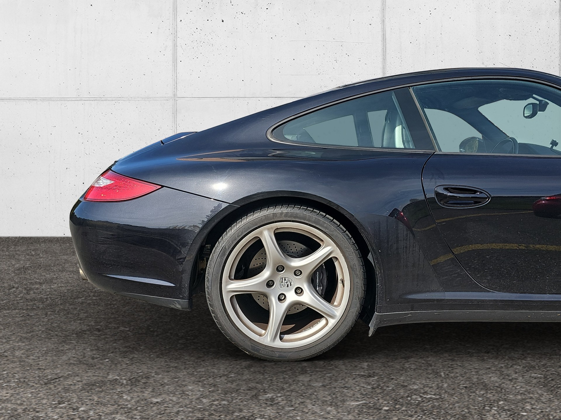 PORSCHE 911 Carrera 4-image-8