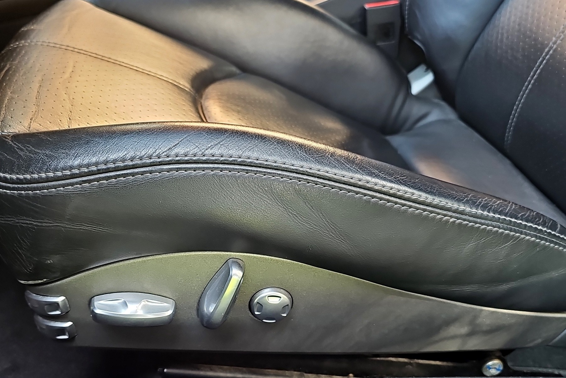 PORSCHE 911 Carrera 4-image-25
