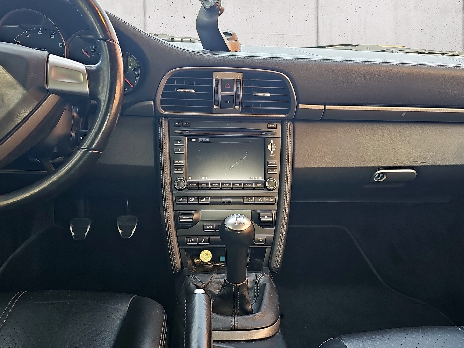 PORSCHE 911 Carrera 4-image-16
