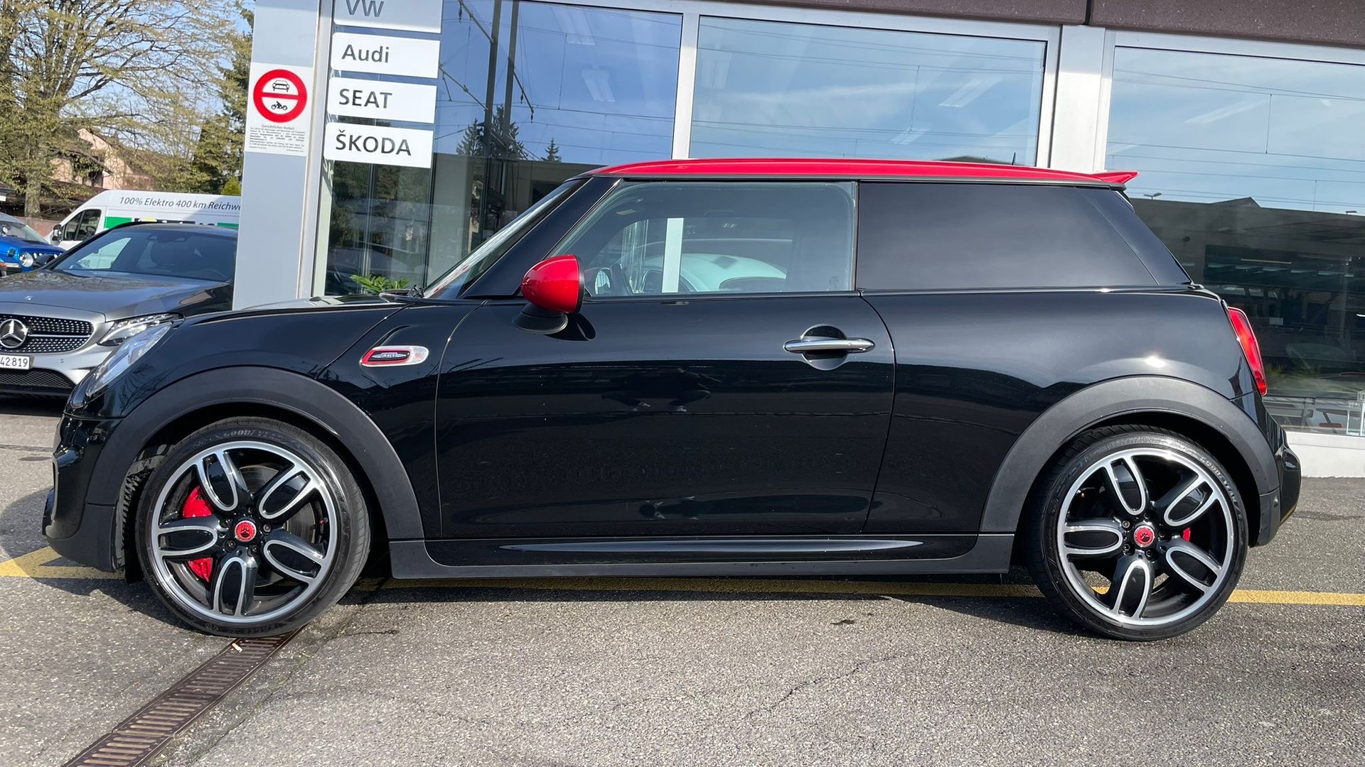 MINI Cooper John Cooper Works Steptronic All Black CH-Auto 75% Rabatt-image-0