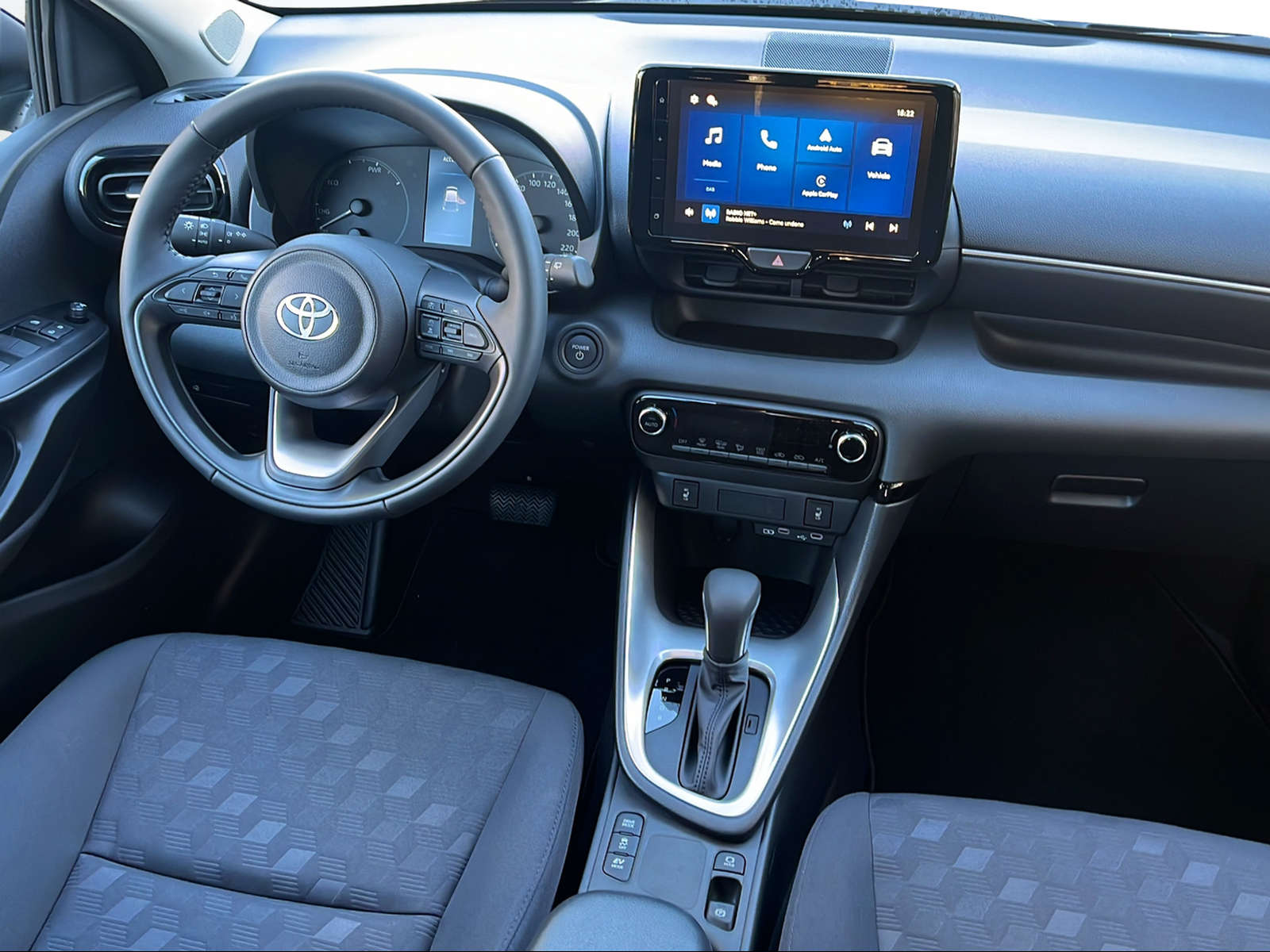 TOYOTA Yaris 1.5 Comfort e-CVT-image-8