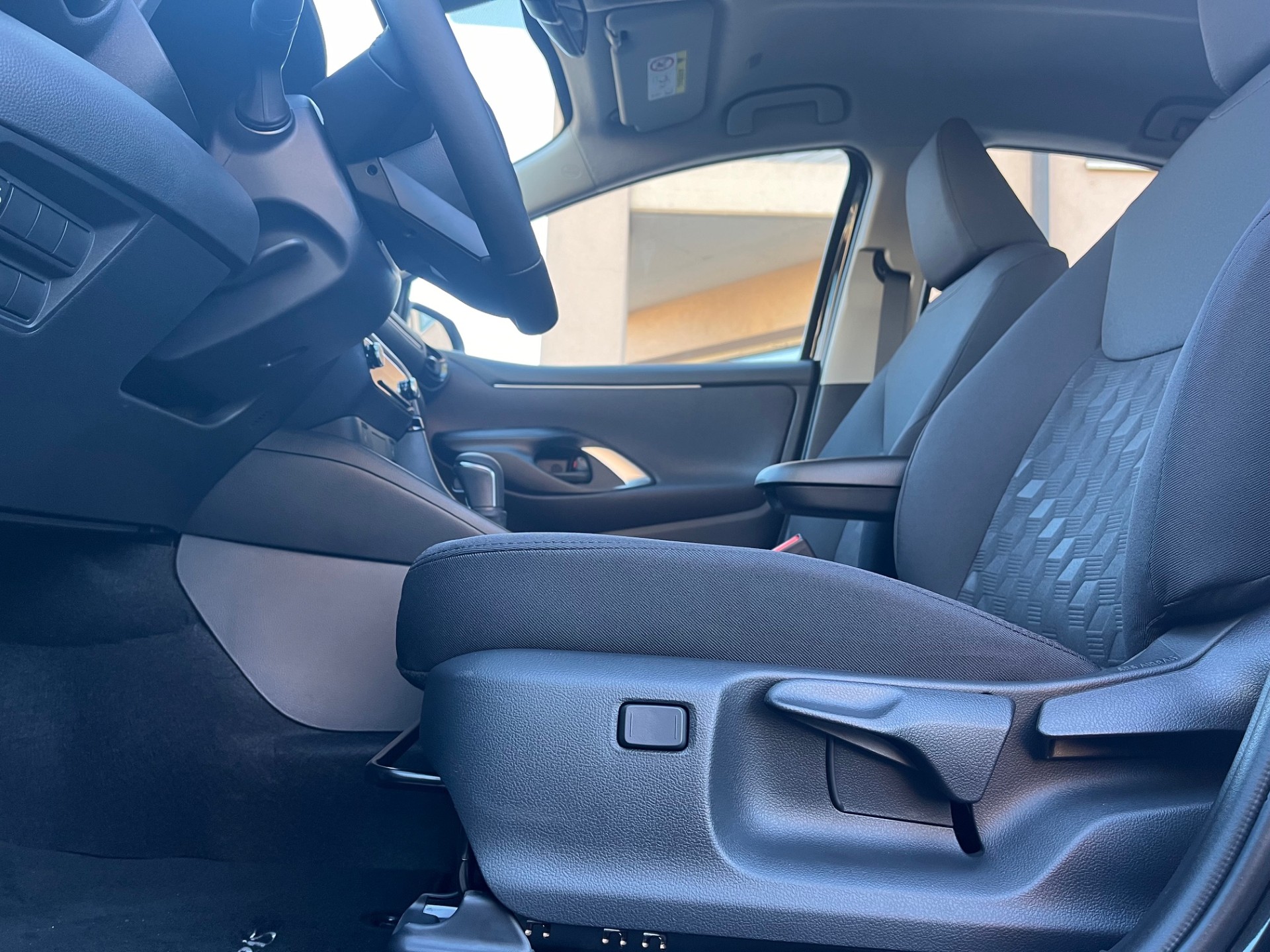 TOYOTA Yaris 1.5 Comfort e-CVT-image-16