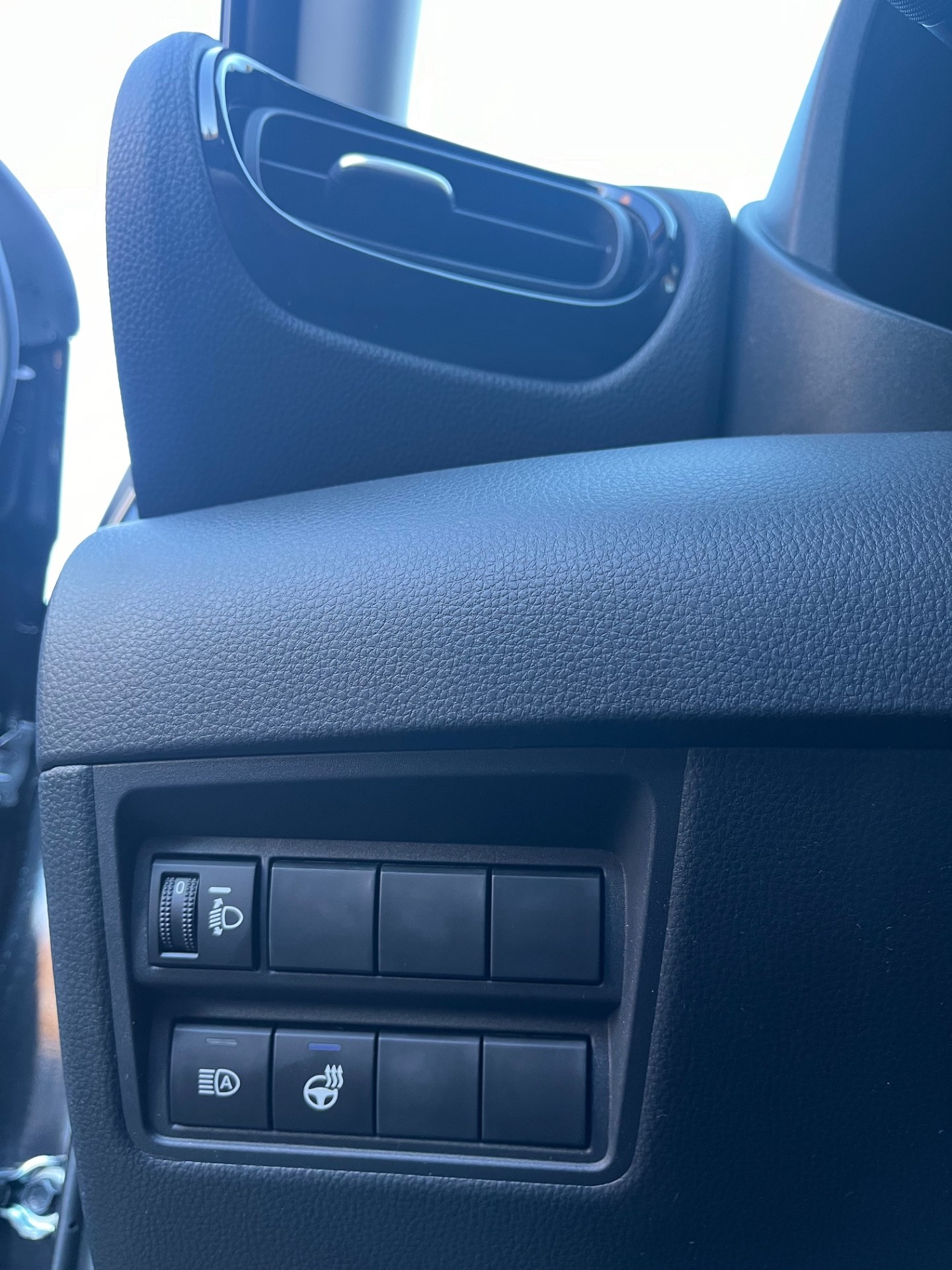 TOYOTA Yaris 1.5 Comfort e-CVT-image-17