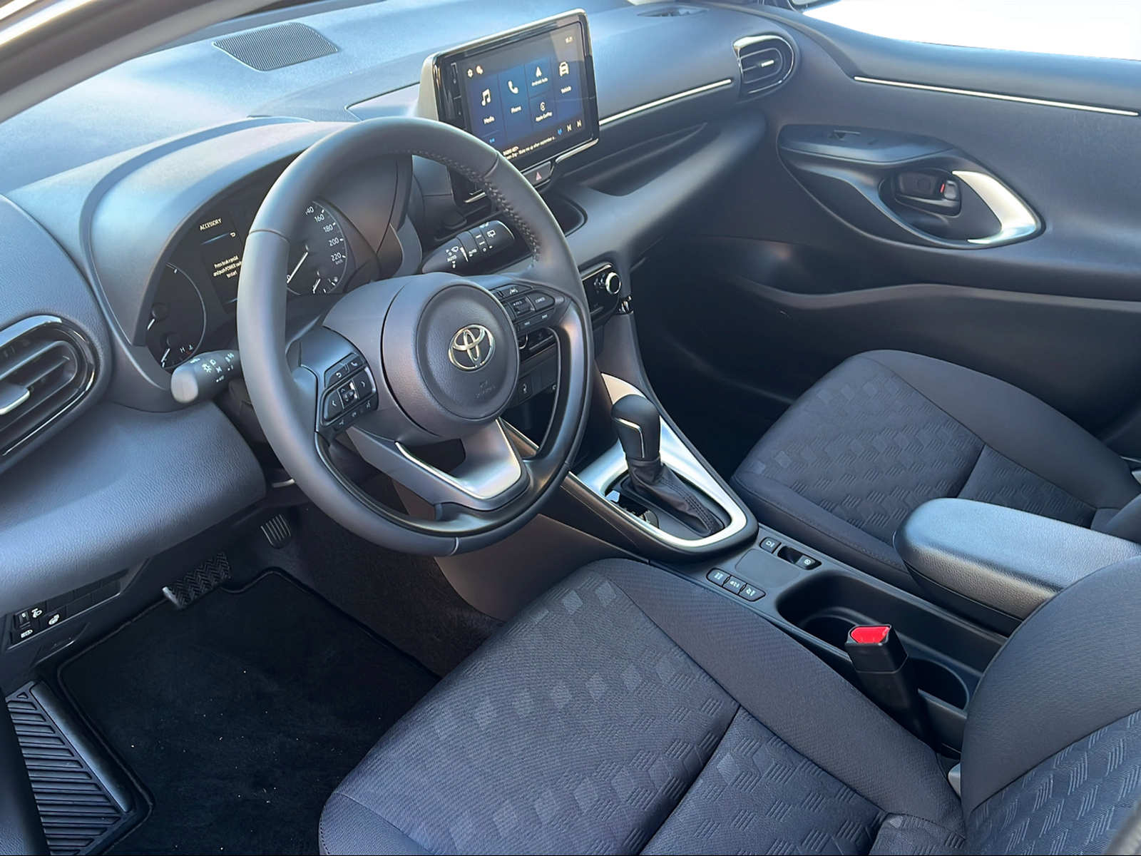 TOYOTA Yaris 1.5 Comfort e-CVT-image-6