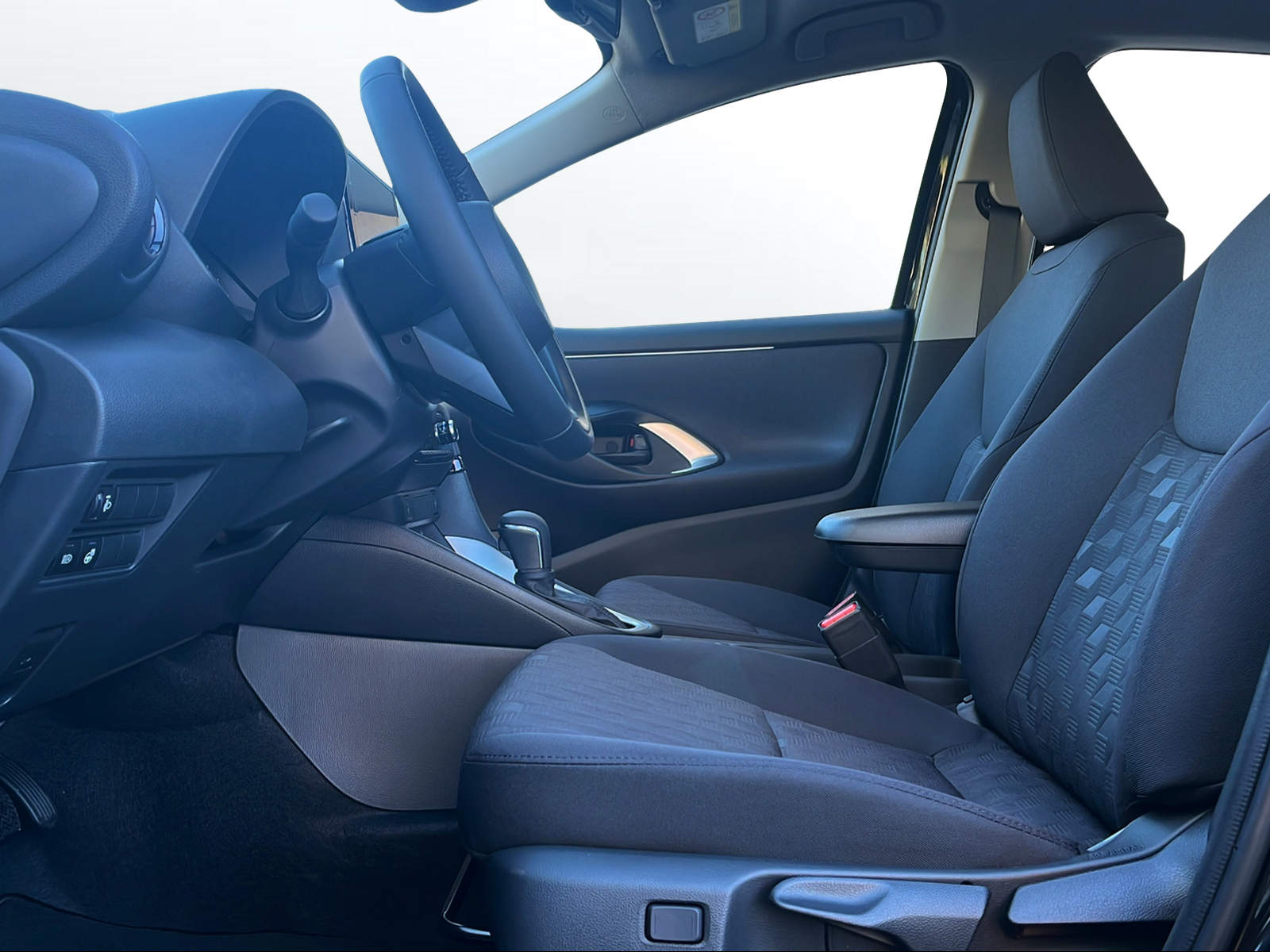TOYOTA Yaris 1.5 Comfort e-CVT-image-7
