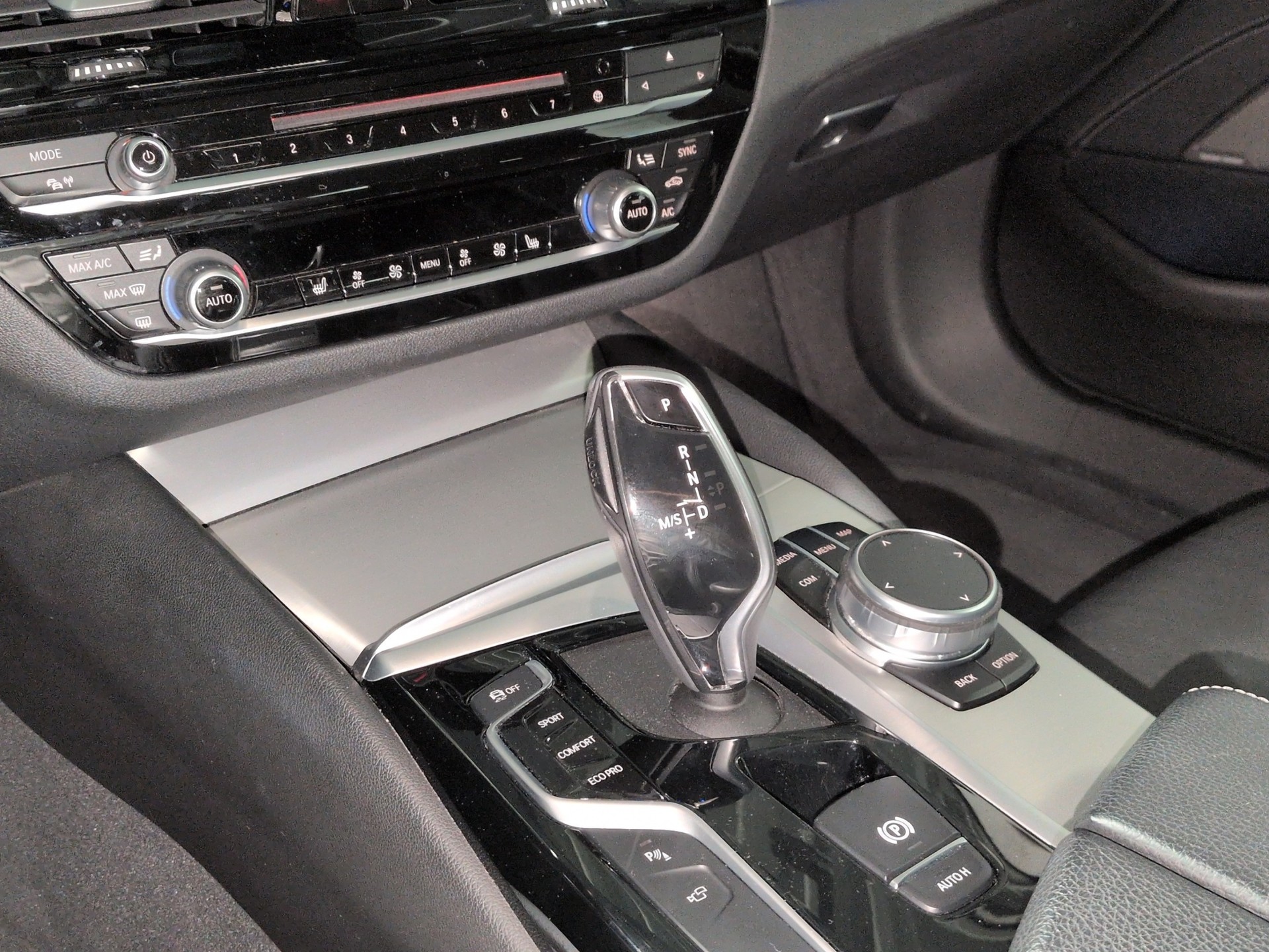 BMW 520d xDrive Touring Sport Line Steptronic-image-9