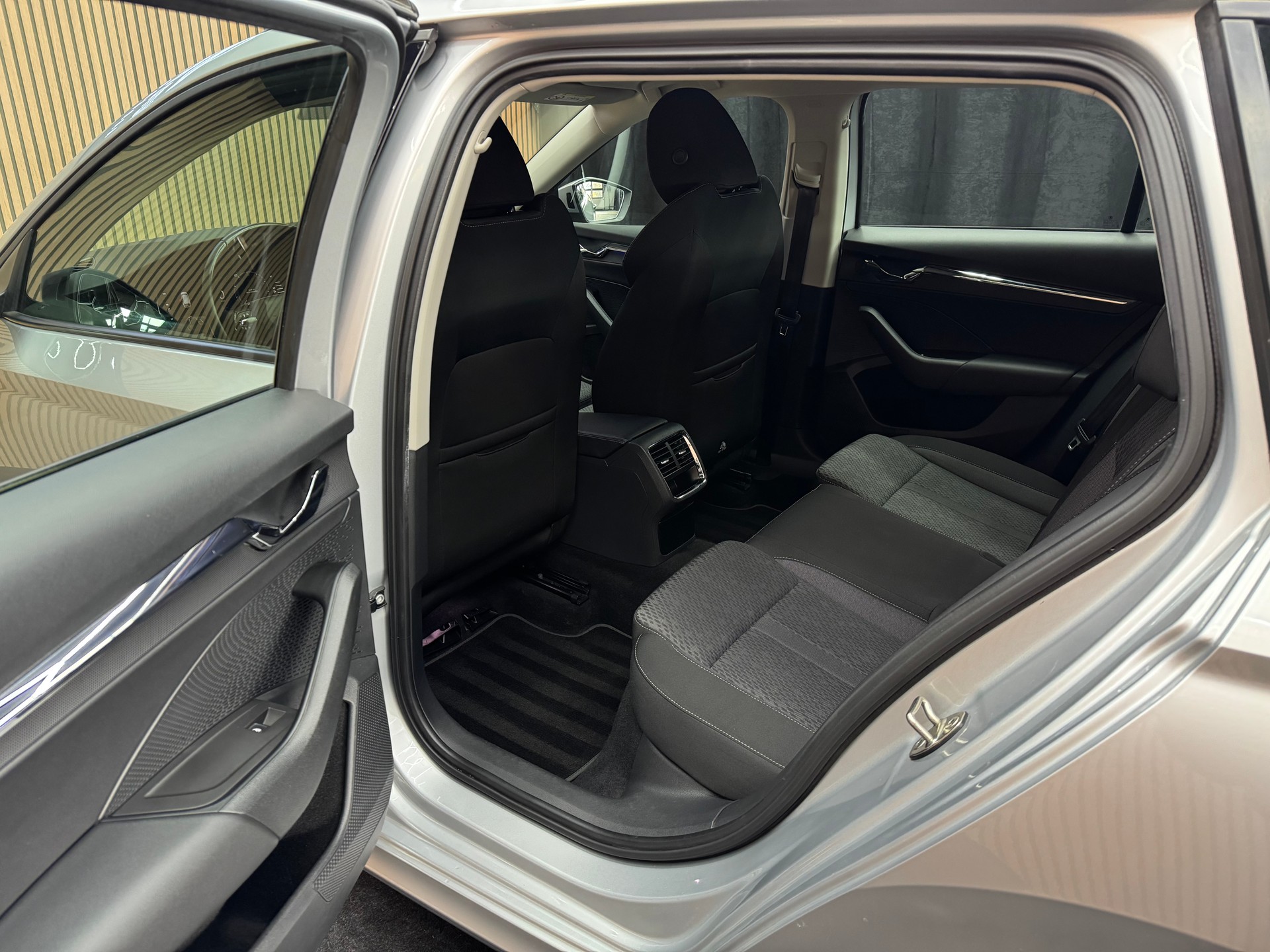 SKODA Octavia Combi 2.0 TDI 150 Style DSG | CH-Fahrzeug | 1 Jahr Garantie | *ab CHF 199.-/ Monat*-image-10