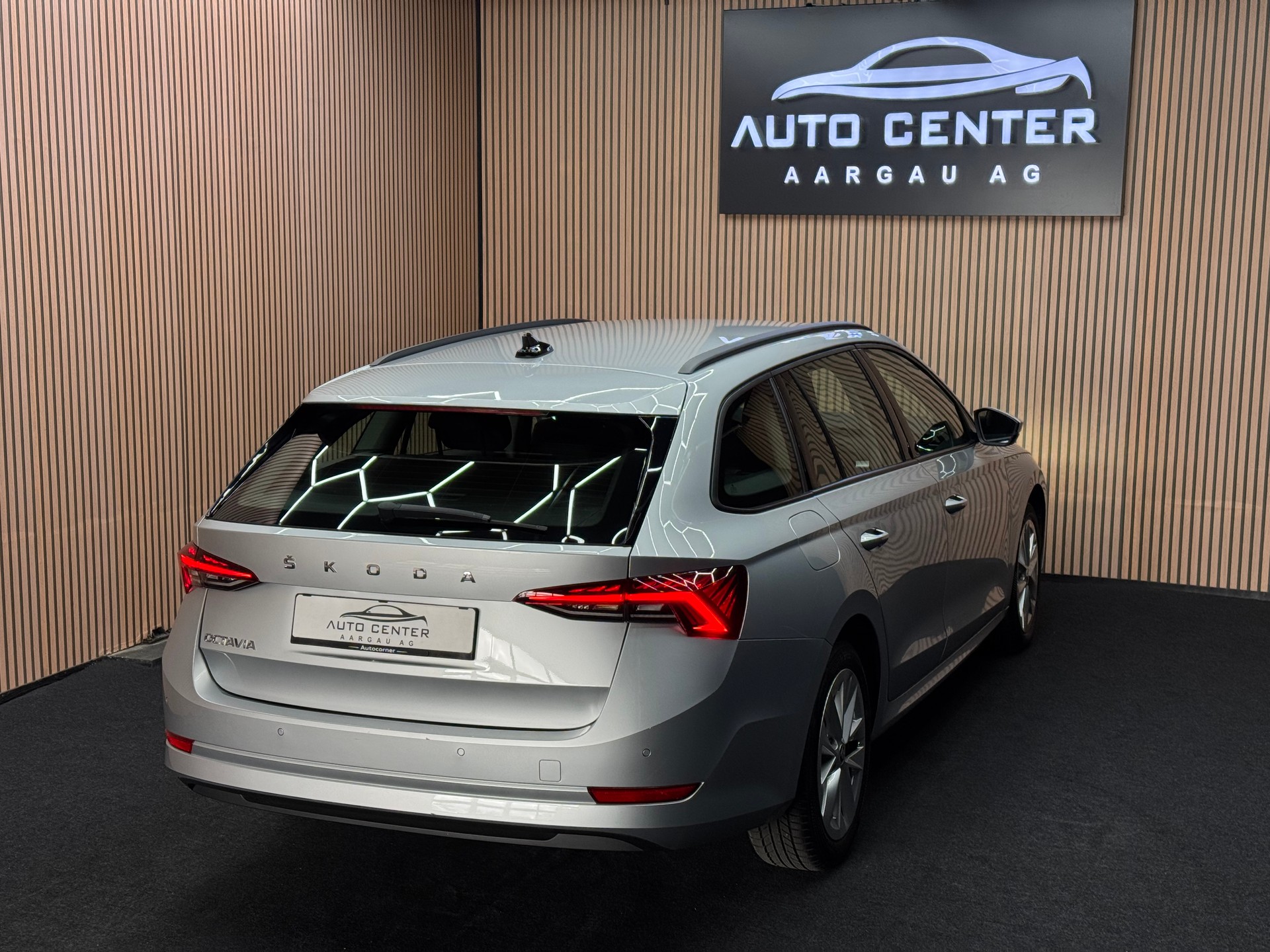 SKODA Octavia Combi 2.0 TDI 150 Style DSG | CH-Fahrzeug | 1 Jahr Garantie | *ab CHF 199.-/ Monat*-image-3