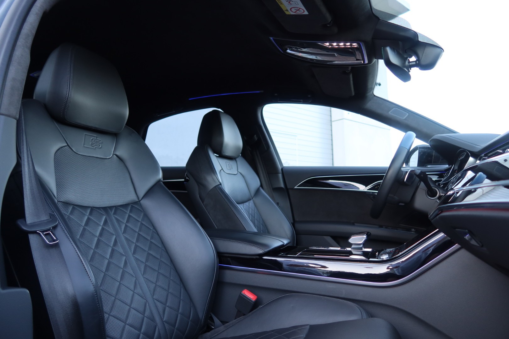 AUDI A8 55 L TFSI quattro tiptronic-image-15