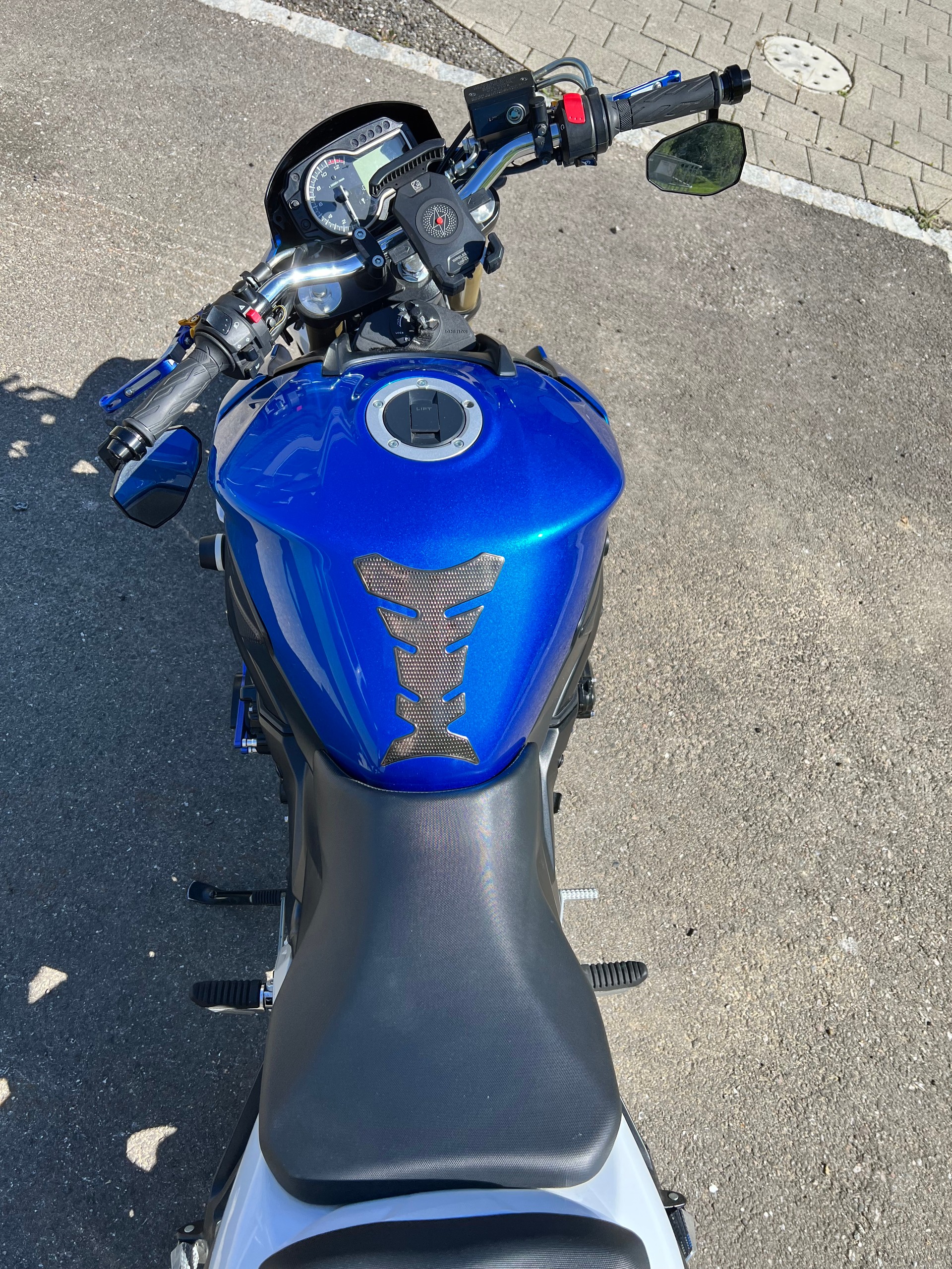 SUZUKI GSR 750 ABS-image-5