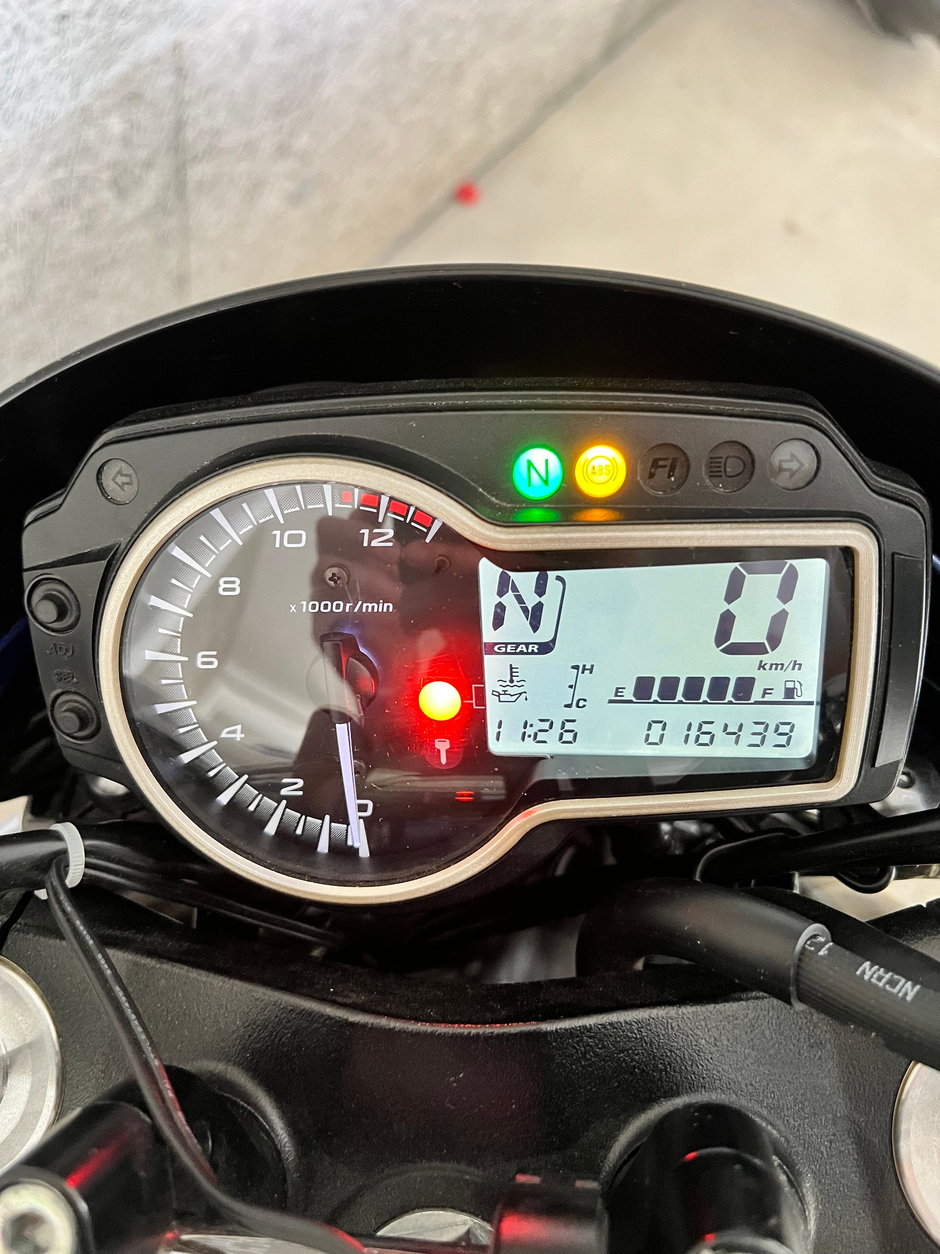SUZUKI GSR 750 ABS-image-10