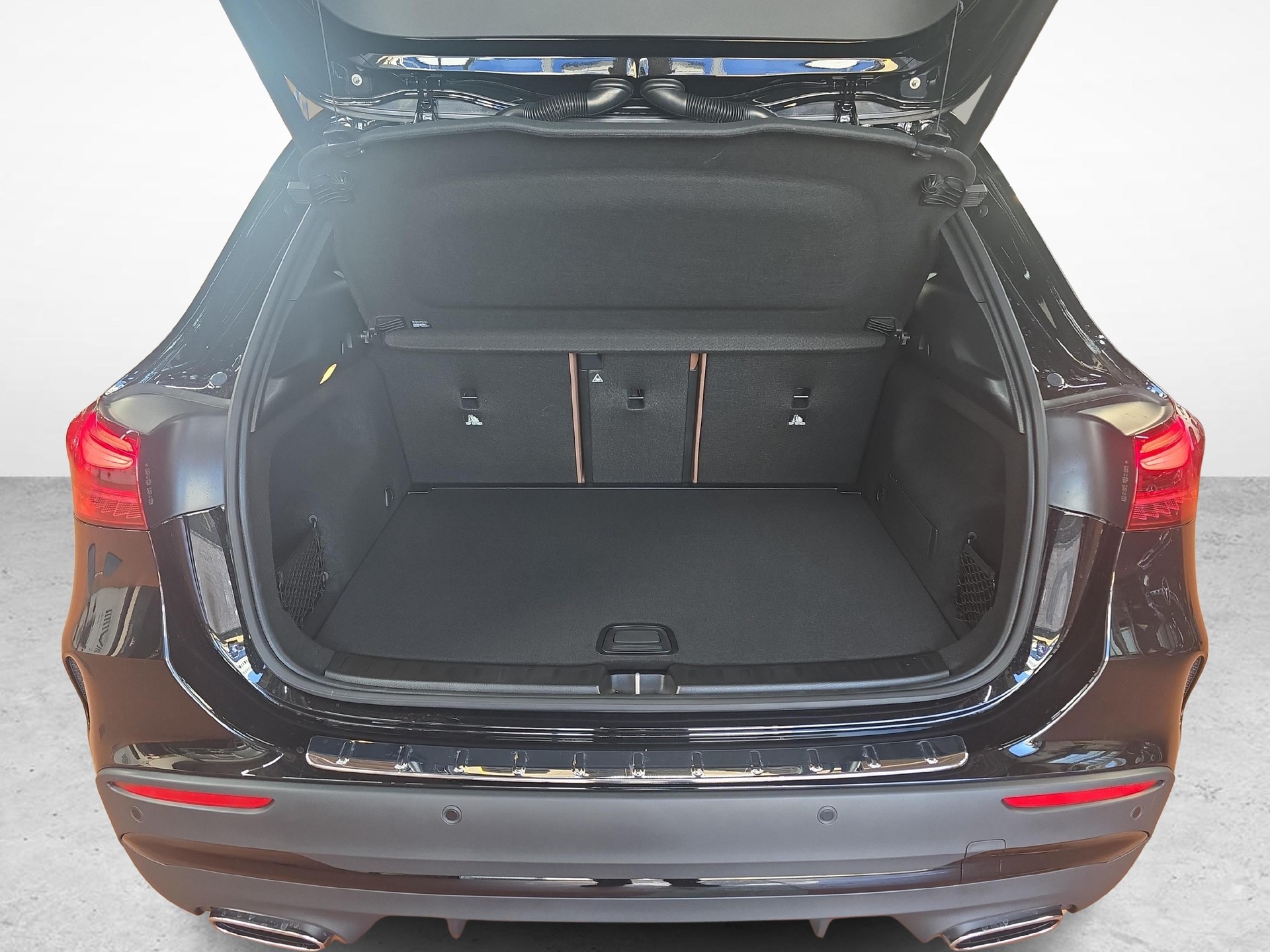 MERCEDES-BENZ GLA 250 4MATIC Swiss Star AMG Line-image-9