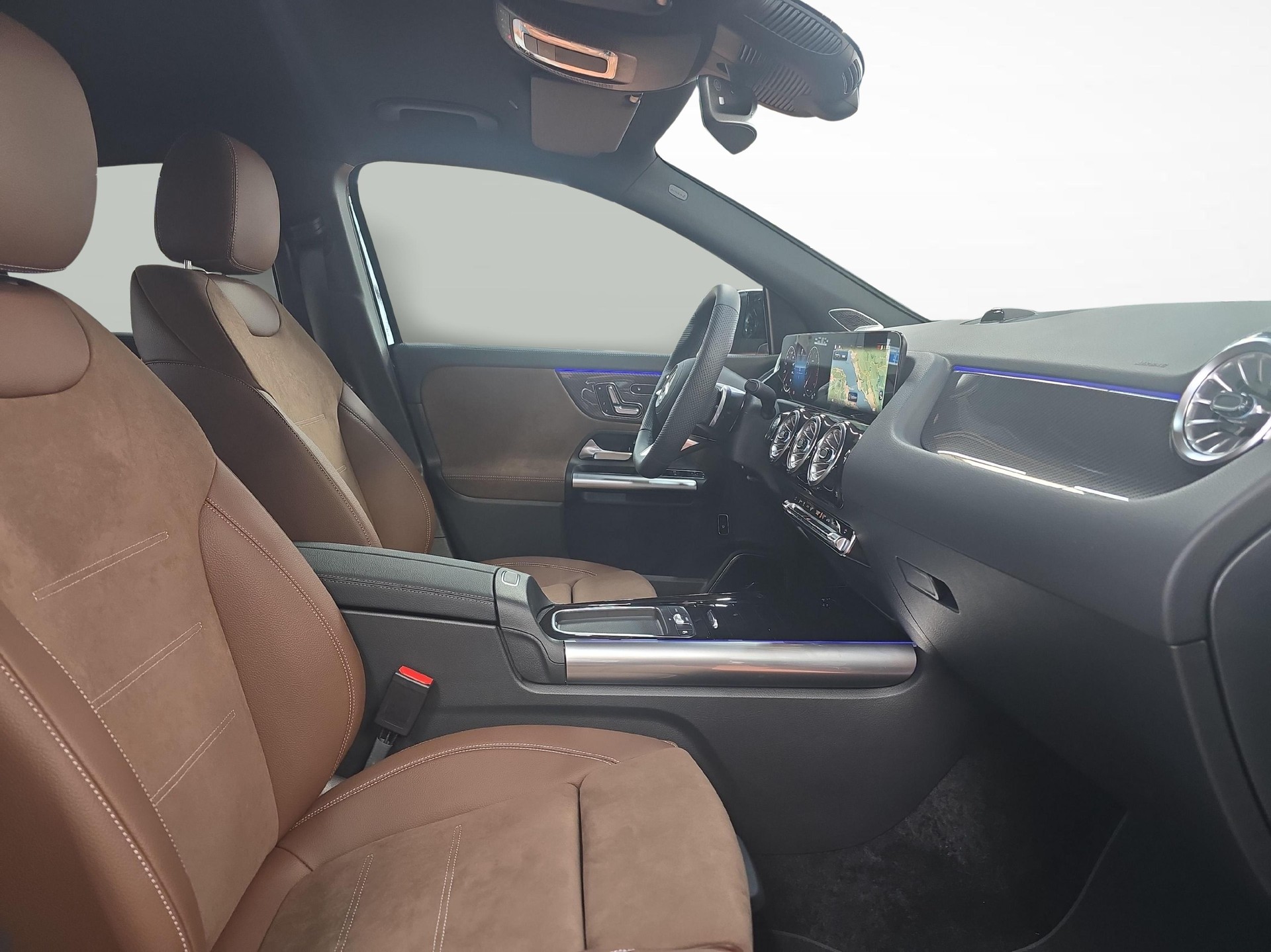MERCEDES-BENZ GLA 250 4MATIC Swiss Star AMG Line-image-7