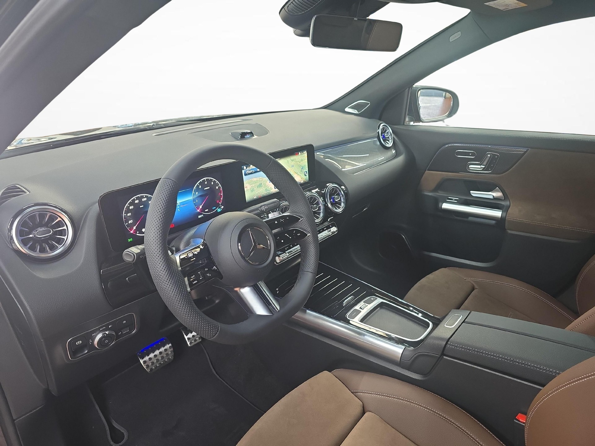 MERCEDES-BENZ GLA 250 4MATIC Swiss Star AMG Line-image-4