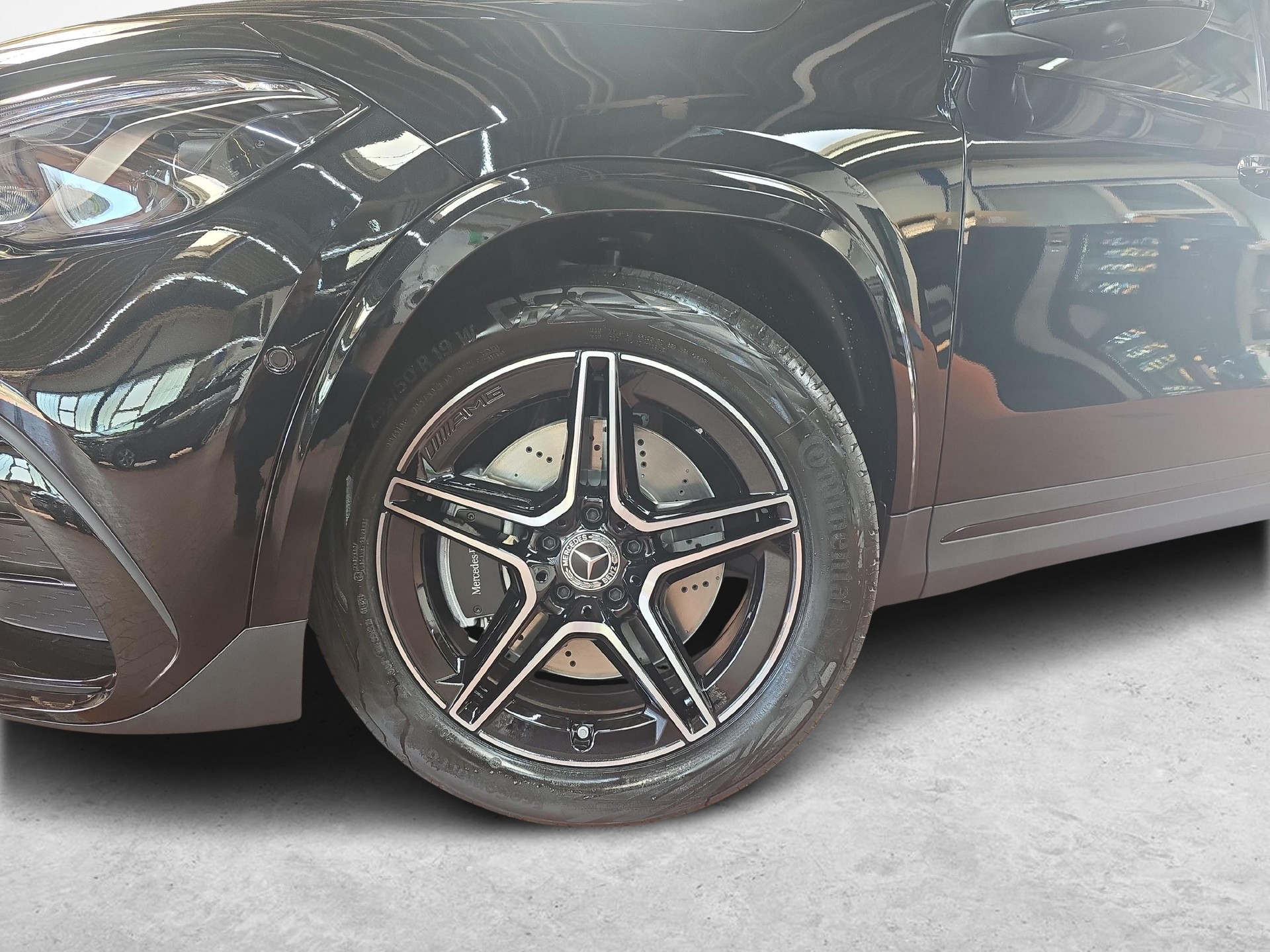 MERCEDES-BENZ GLA 250 4MATIC Swiss Star AMG Line-image-10
