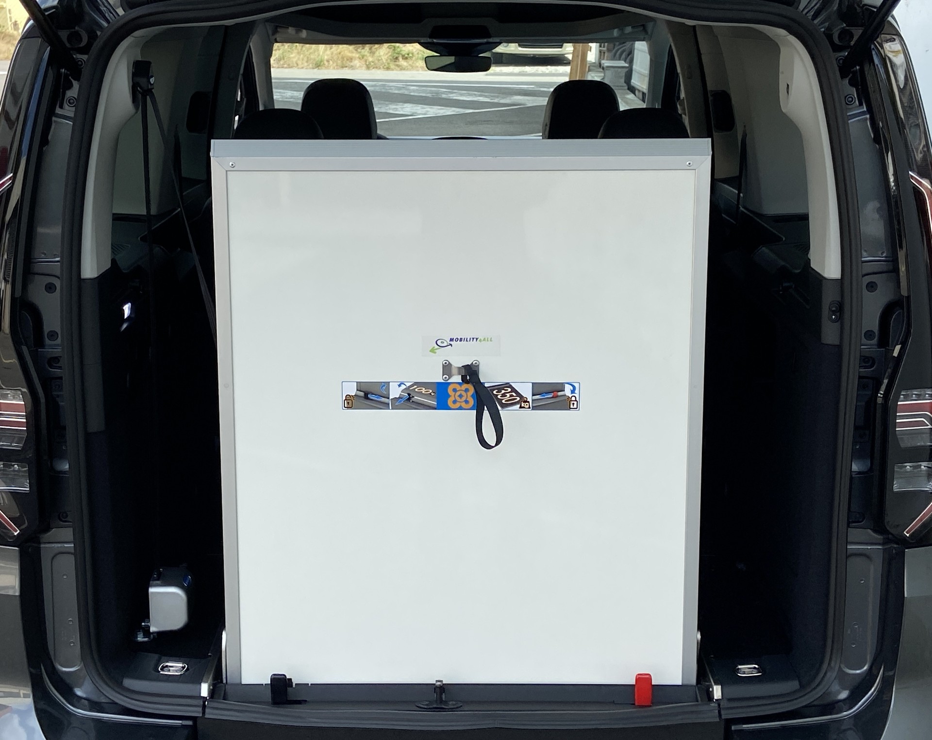 VW Caddy Maxi Kombi Premium 1.5 TSI DSG Rollstuhltransport 5+1 Plätze-image-19