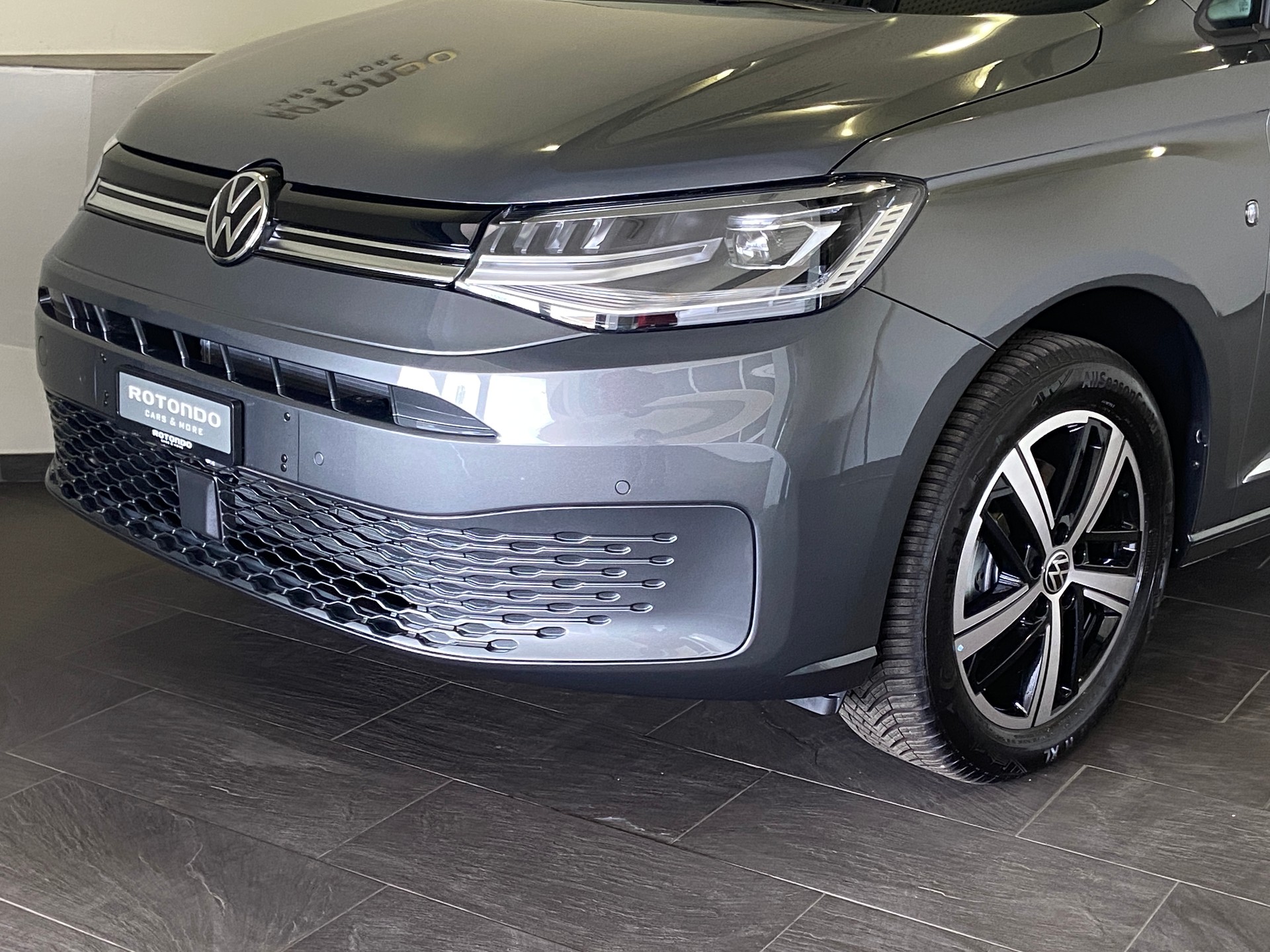VW Caddy Maxi Kombi Premium 1.5 TSI DSG Rollstuhltransport 5+1 Plätze-image-3