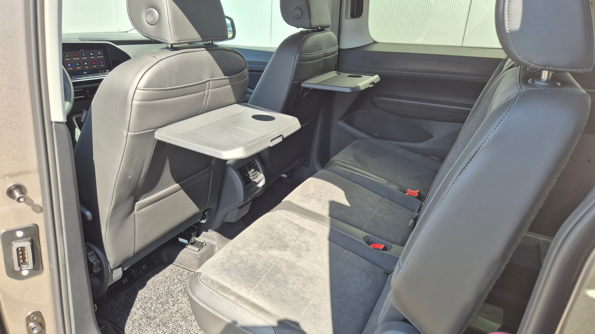 VW Caddy Maxi Kombi Premium 1.5 TSI DSG Rollstuhltransport 5+1 Plätze-image-5