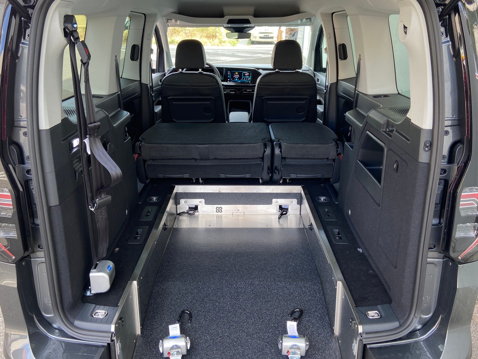 VW Caddy Maxi Kombi Premium 1.5 TSI DSG Rollstuhltransport 5+1 Plätze-image-18