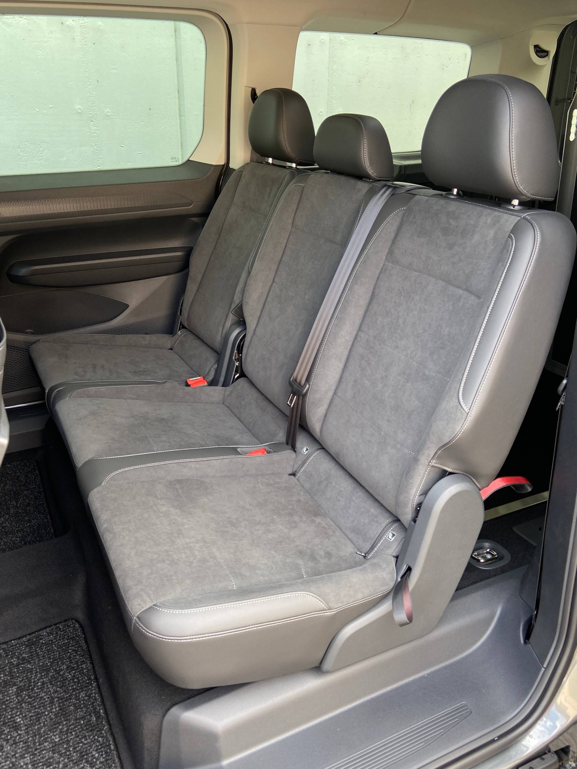 VW Caddy Maxi Kombi Premium 1.5 TSI DSG Rollstuhltransport 5+1 Plätze-image-8