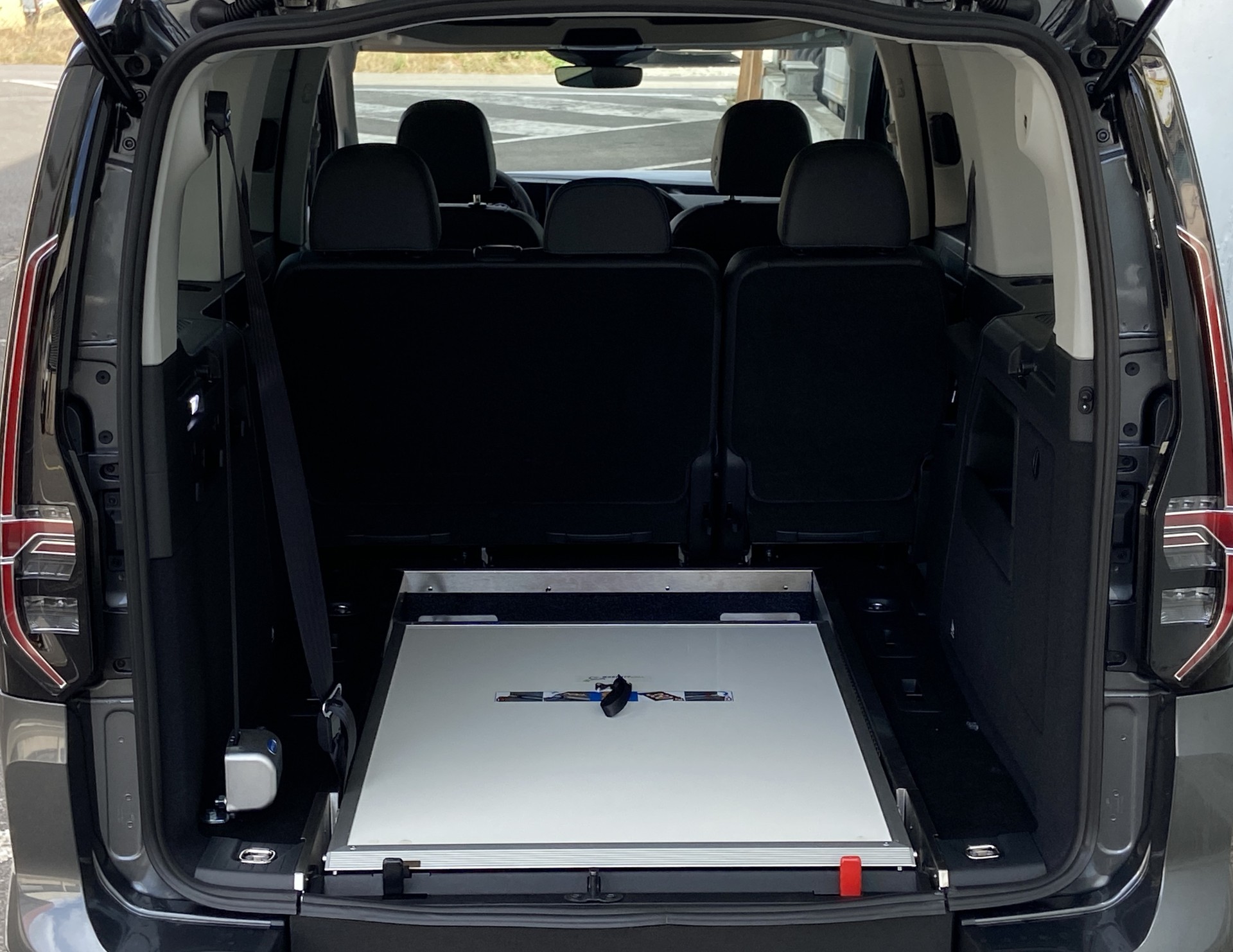 VW Caddy Maxi Kombi Premium 1.5 TSI DSG Rollstuhltransport 5+1 Plätze-image-20