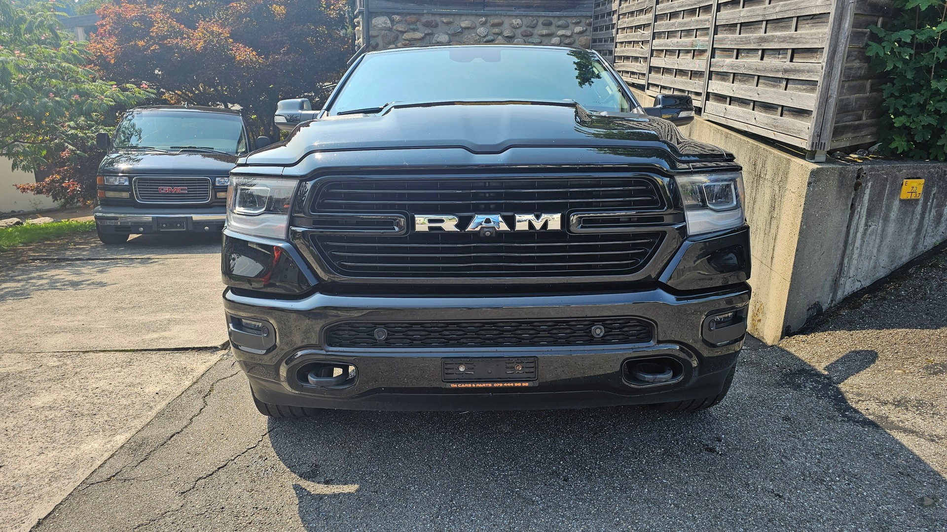 DODGE RAM 5.7 V8 Laramie-image-2