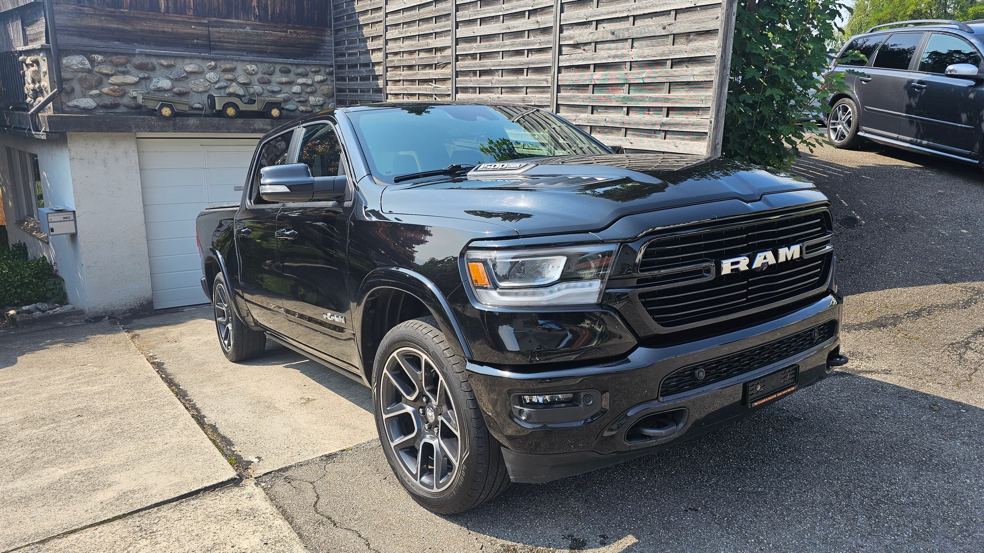 DODGE RAM 5.7 V8 Laramie-image-3