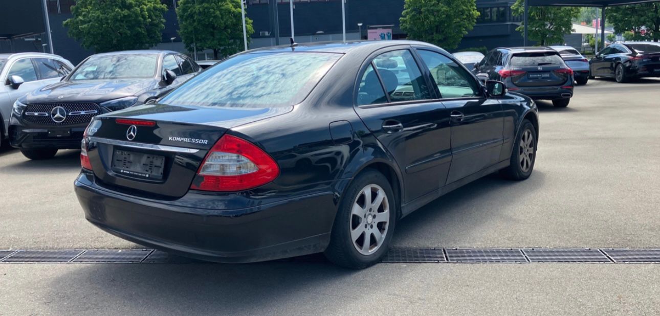 MERCEDES-BENZ E 200-image-2