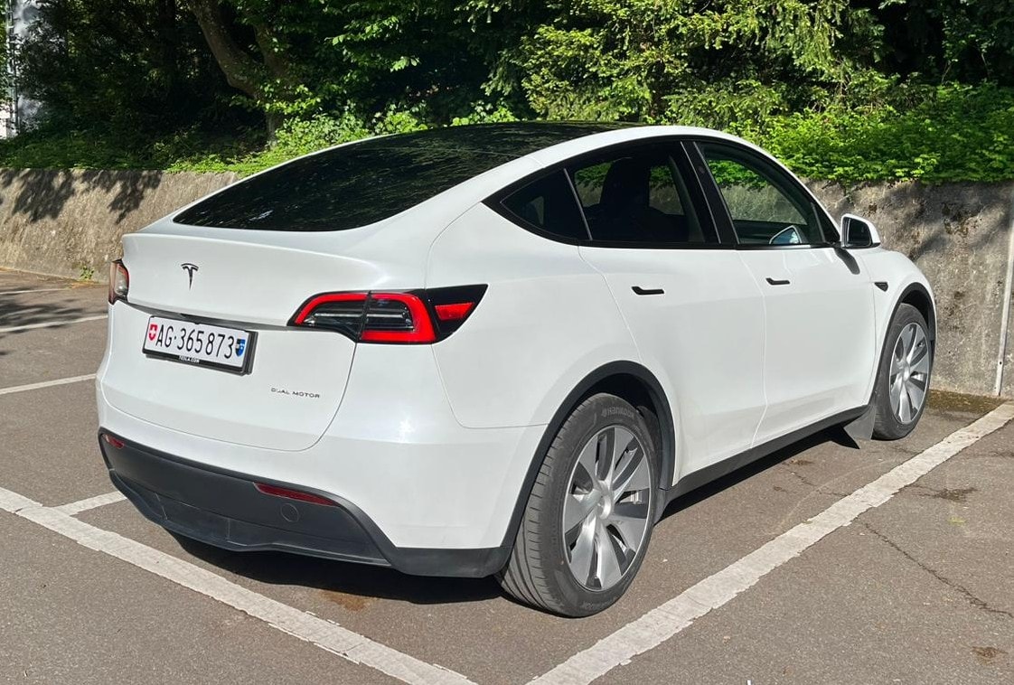 TESLA Model Y long range AWD dual motor-image-1