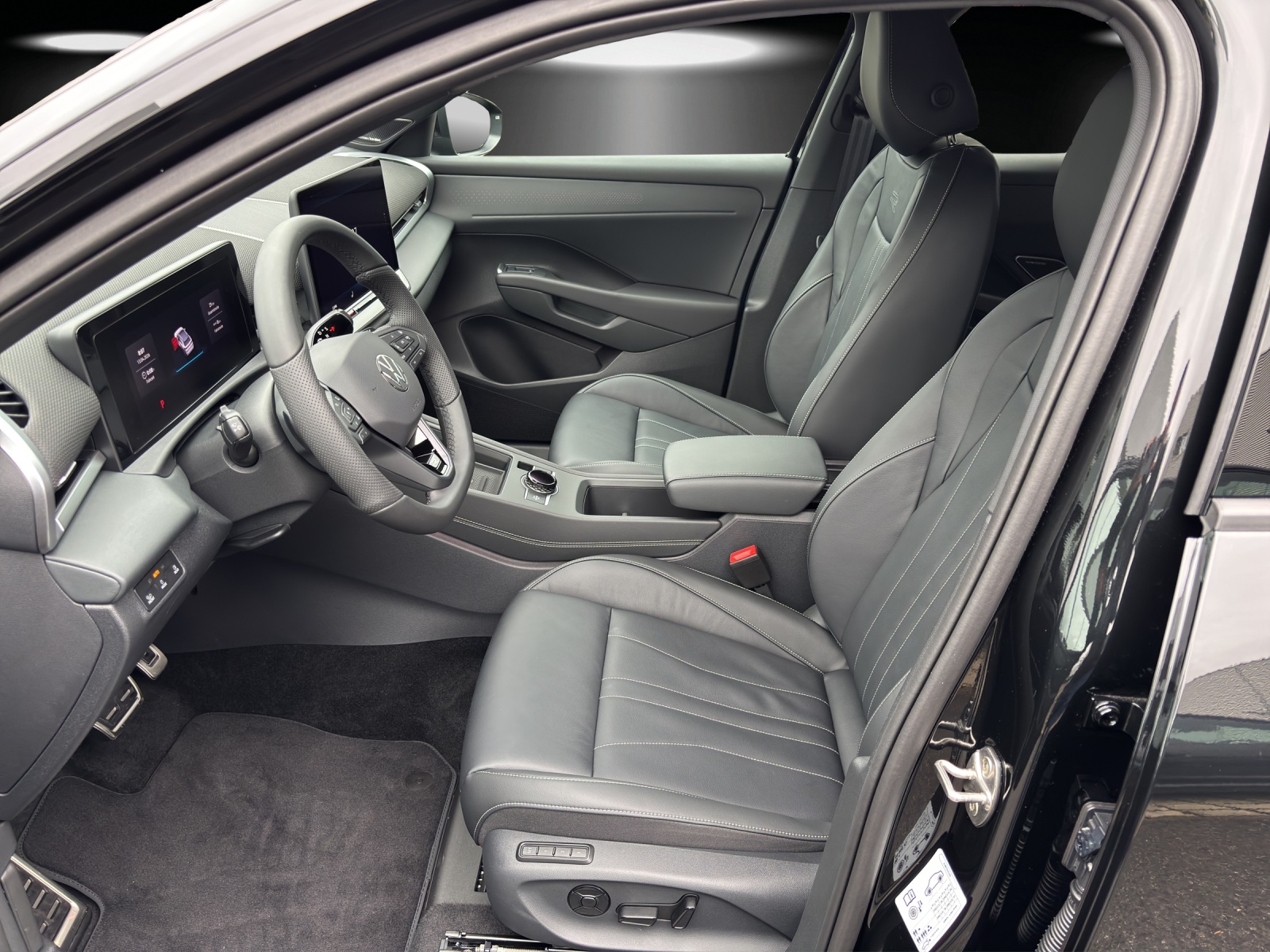 VW T-Roc 1.5 eTSI mHEV R-Line DSG-image-9