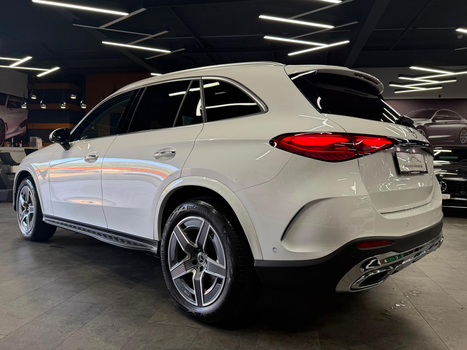 MERCEDES-BENZ GLC 300 AMG Line | AHK |AIRMATIC | Hinterachslenkung | DISTRONIC | 360° Kamera | KEYLESS-GO | Panoramadach-showroom-element-3