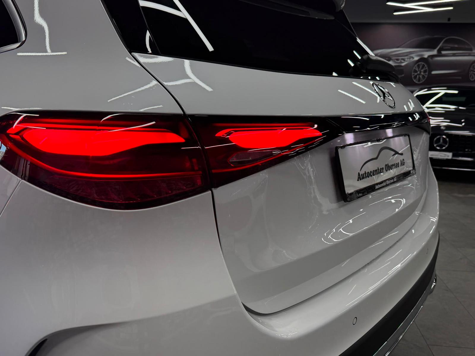 MERCEDES-BENZ GLC 300 AMG Line | AHK |AIRMATIC | Hinterachslenkung | DISTRONIC | 360° Kamera | KEYLESS-GO | Panoramadach-image-8