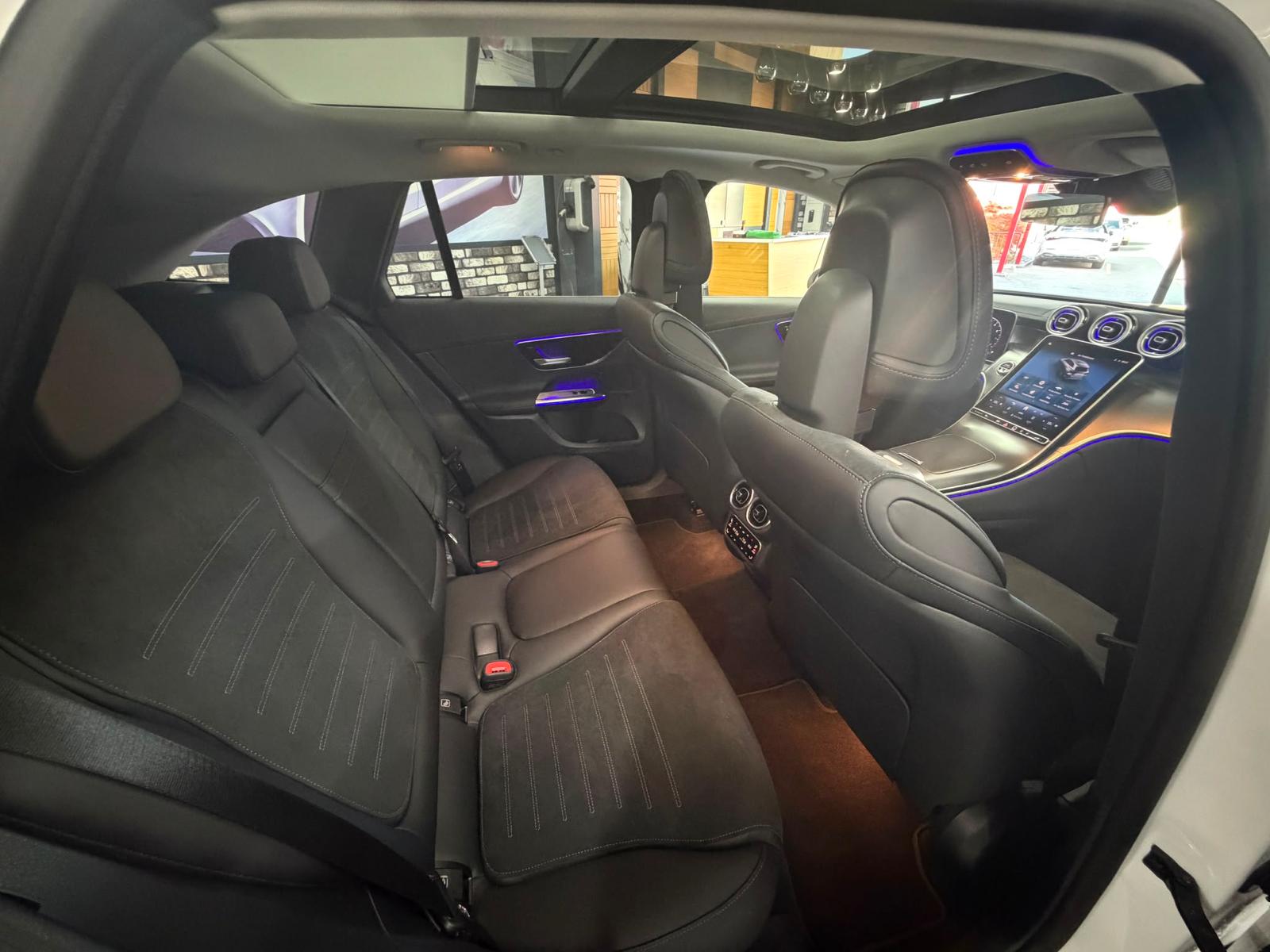 MERCEDES-BENZ GLC 300 AMG Line | AHK |AIRMATIC | Hinterachslenkung | DISTRONIC | 360° Kamera | KEYLESS-GO | Panoramadach-image-21