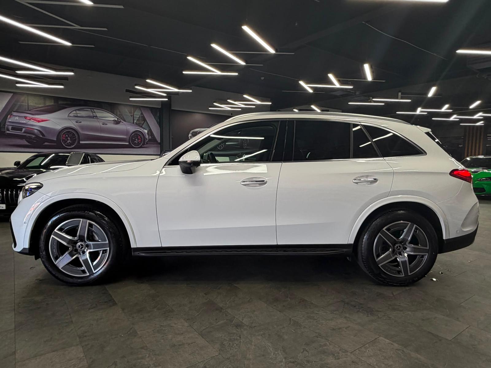 MERCEDES-BENZ GLC 300 AMG Line | AHK |AIRMATIC | Hinterachslenkung | DISTRONIC | 360° Kamera | KEYLESS-GO | Panoramadach-image-5