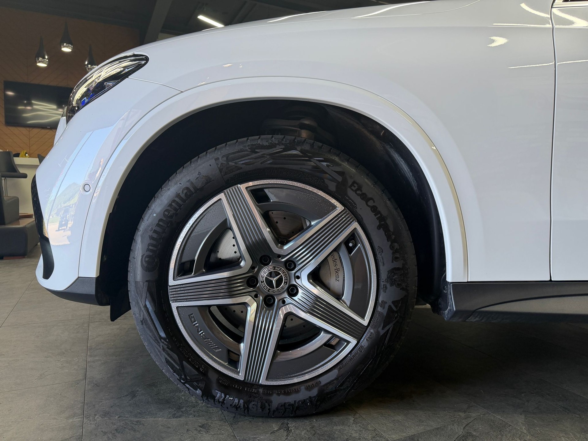 MERCEDES-BENZ GLC 300 4Matic AMG Line 9G-Tronic-image-7