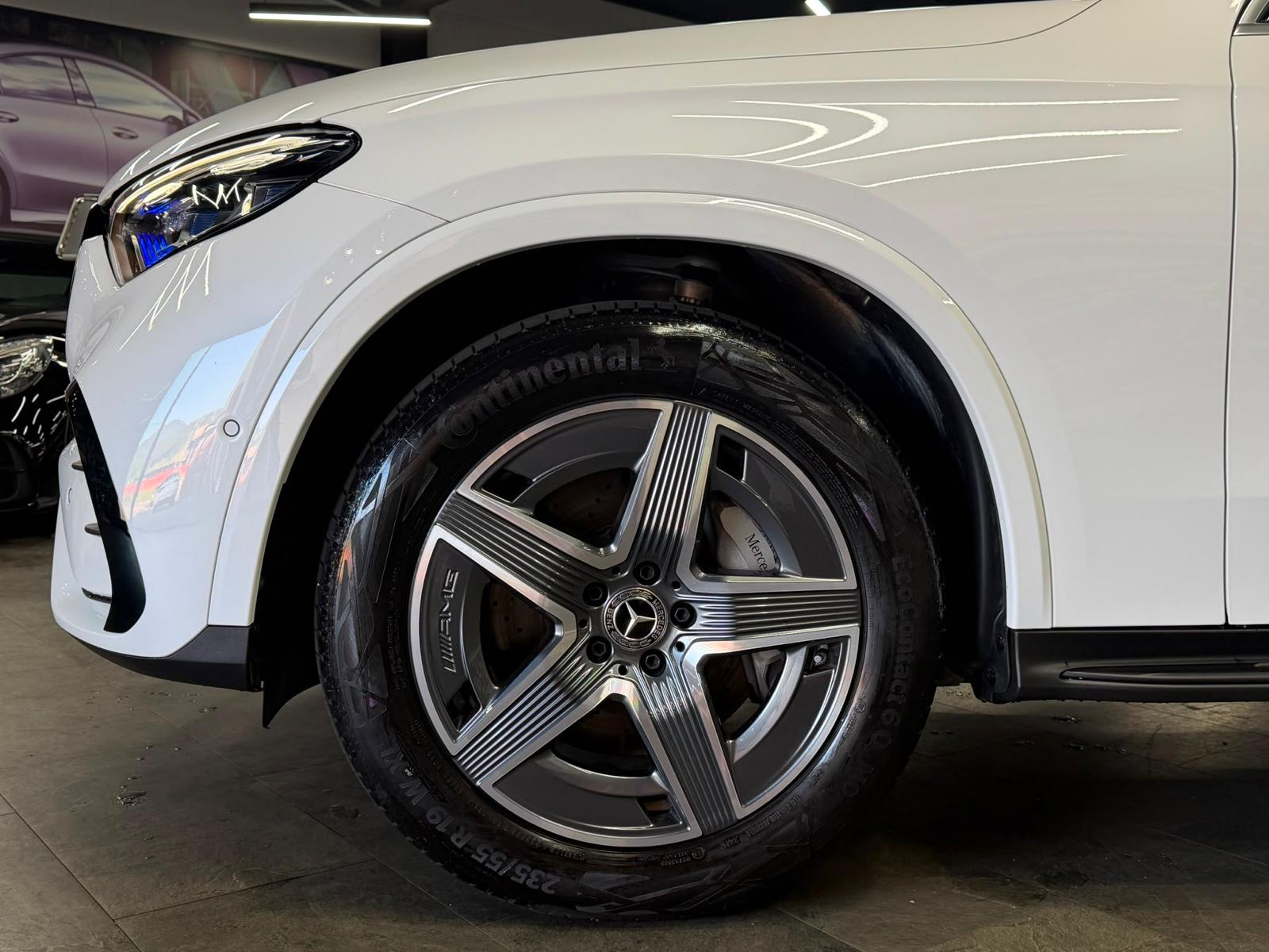 MERCEDES-BENZ GLC 300 AMG Line | AHK |AIRMATIC | Hinterachslenkung | DISTRONIC | 360° Kamera | KEYLESS-GO | Panoramadach-image-9