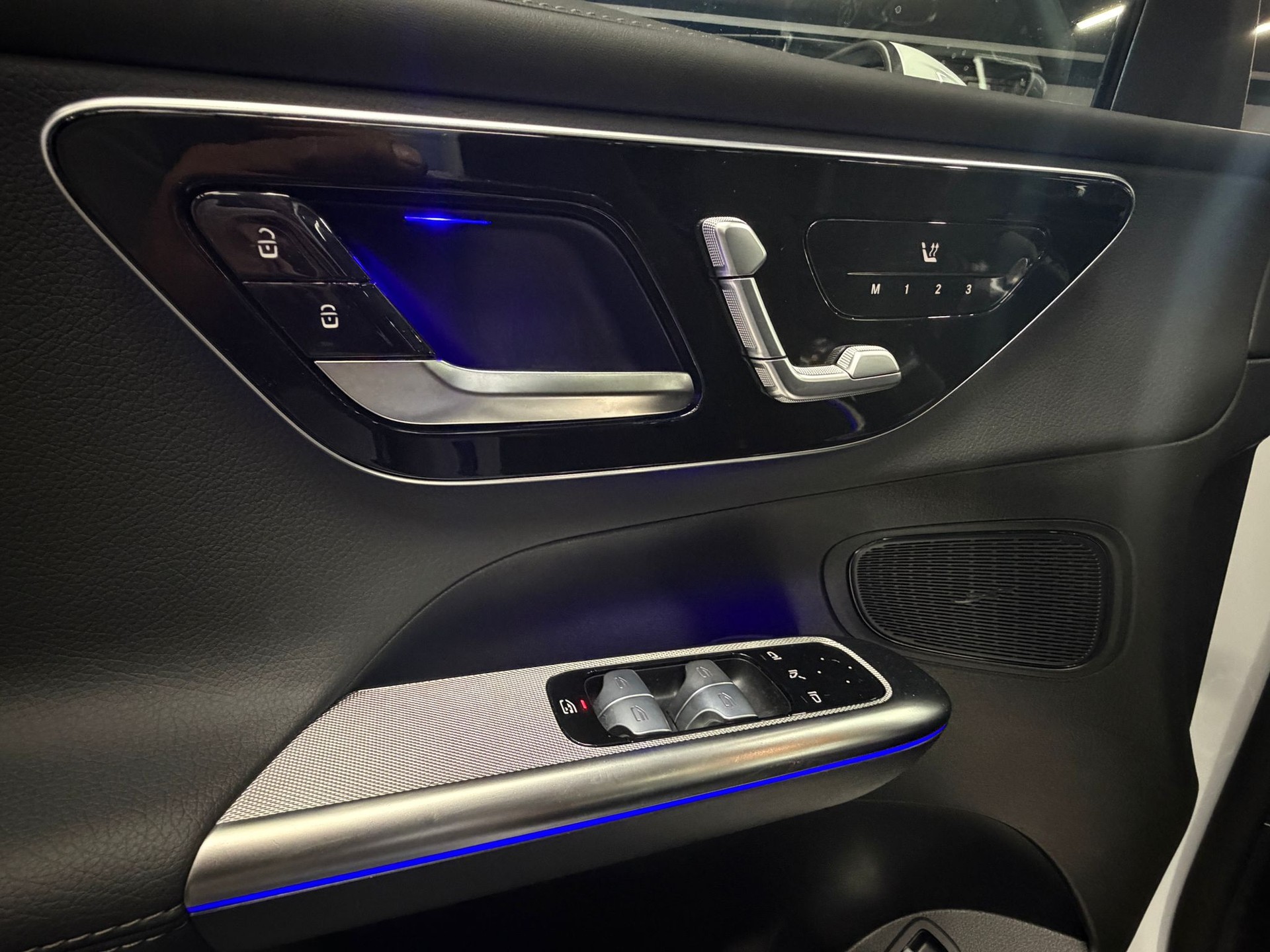 MERCEDES-BENZ GLC 300 4Matic AMG Line 9G-Tronic-image-10