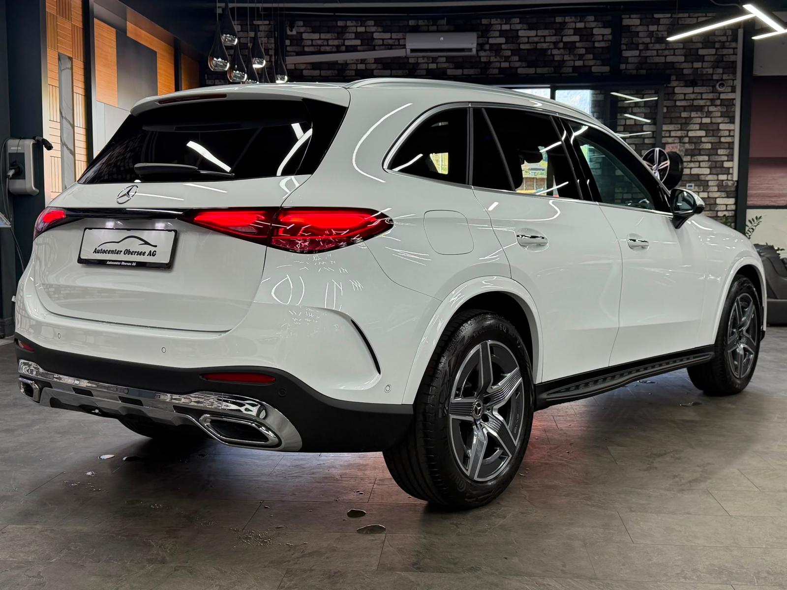 MERCEDES-BENZ GLC 300 AMG Line | AHK |AIRMATIC | Hinterachslenkung | DISTRONIC | 360° Kamera | KEYLESS-GO | Panoramadach-image-4
