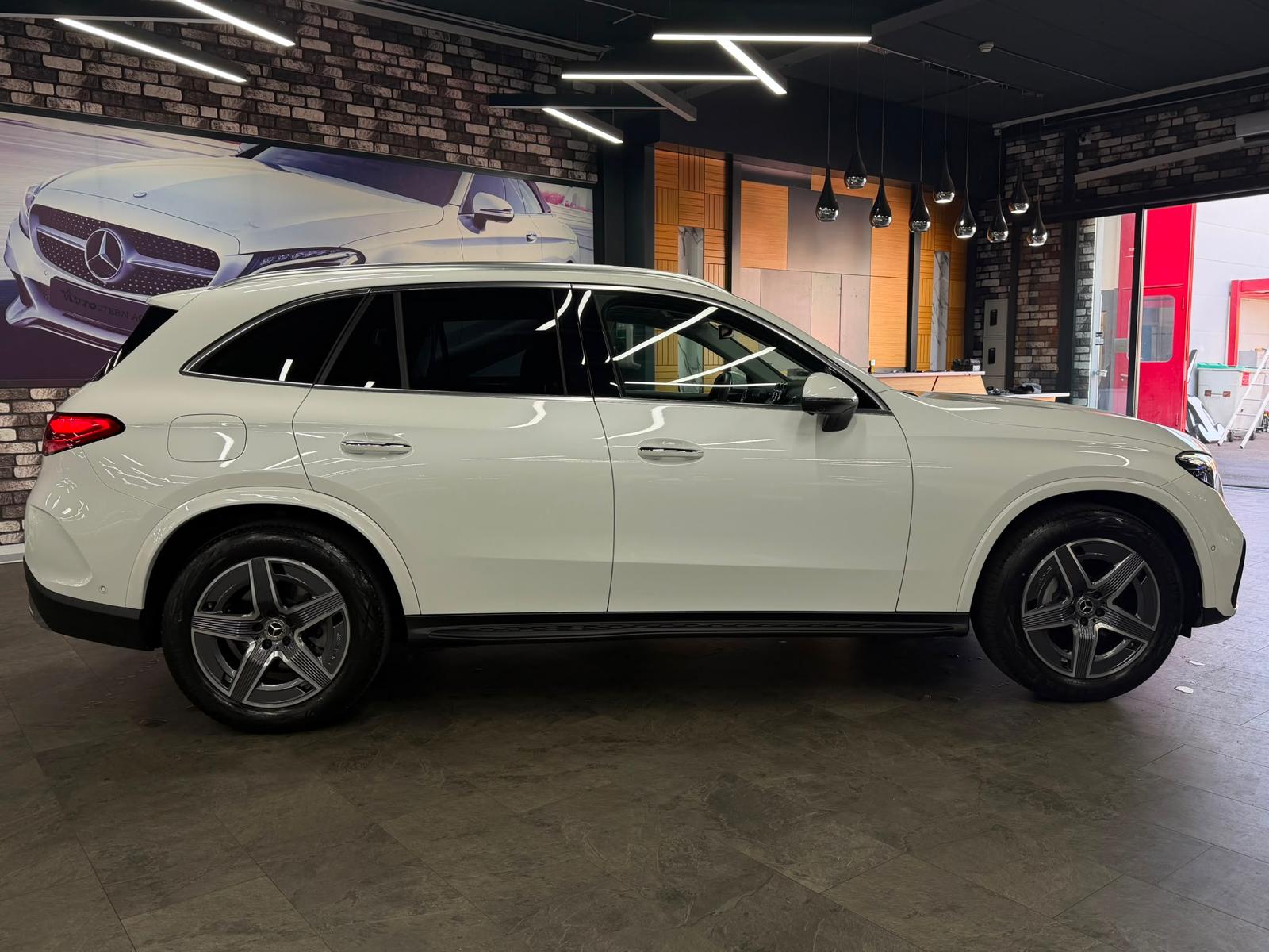 MERCEDES-BENZ GLC 300 AMG Line | AHK |AIRMATIC | Hinterachslenkung | DISTRONIC | 360° Kamera | KEYLESS-GO | Panoramadach-image-6