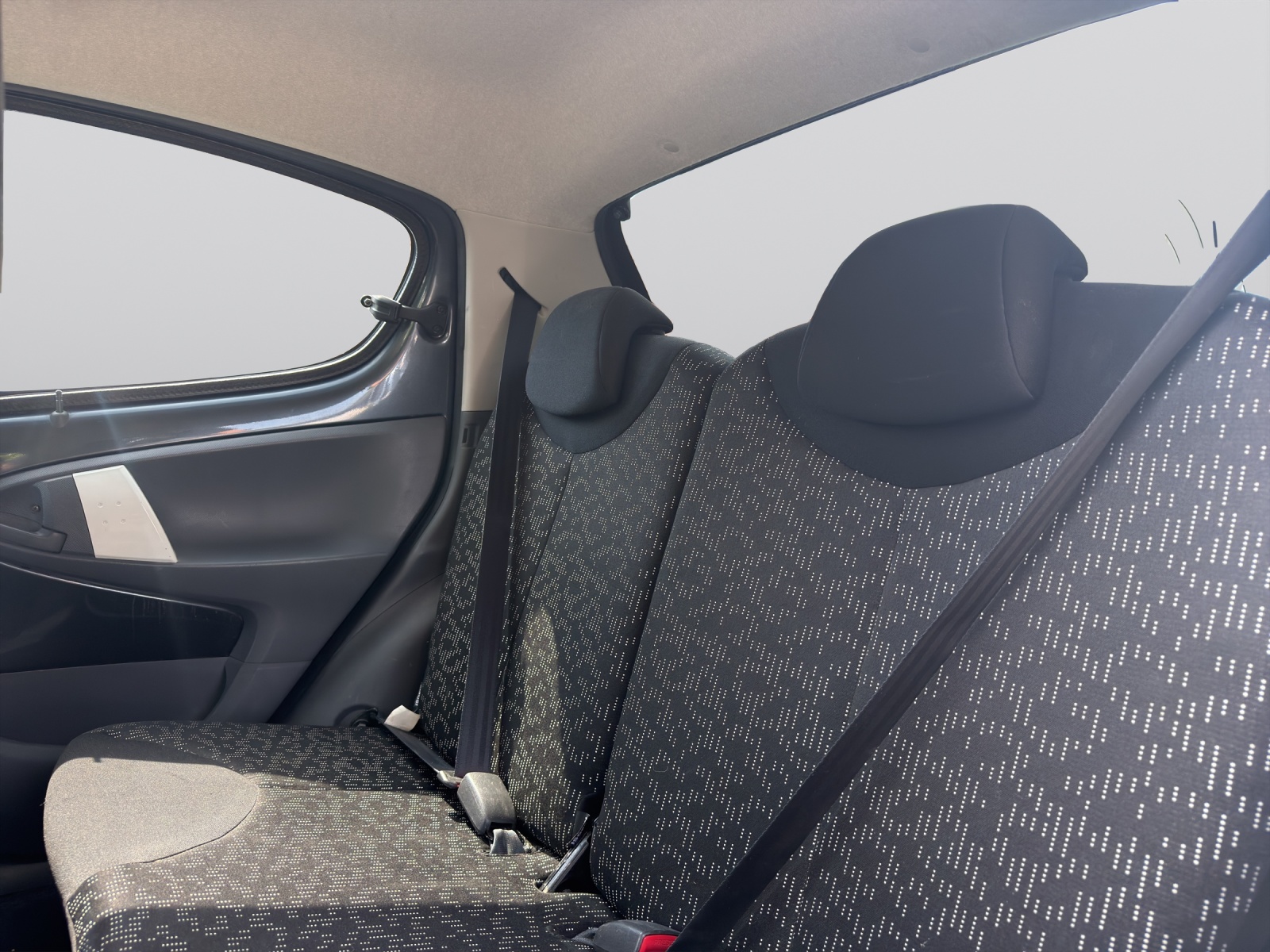 PEUGEOT 107 1.0 Swiss Edition-image-8