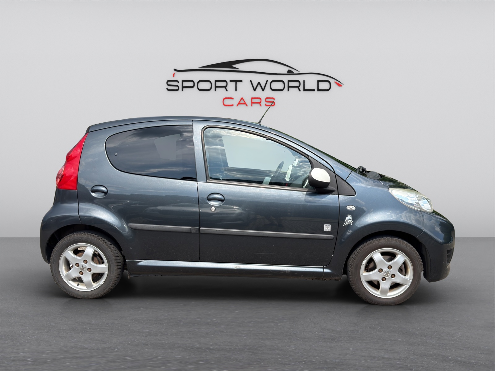 PEUGEOT 107 1.0 Swiss Edition-image-13