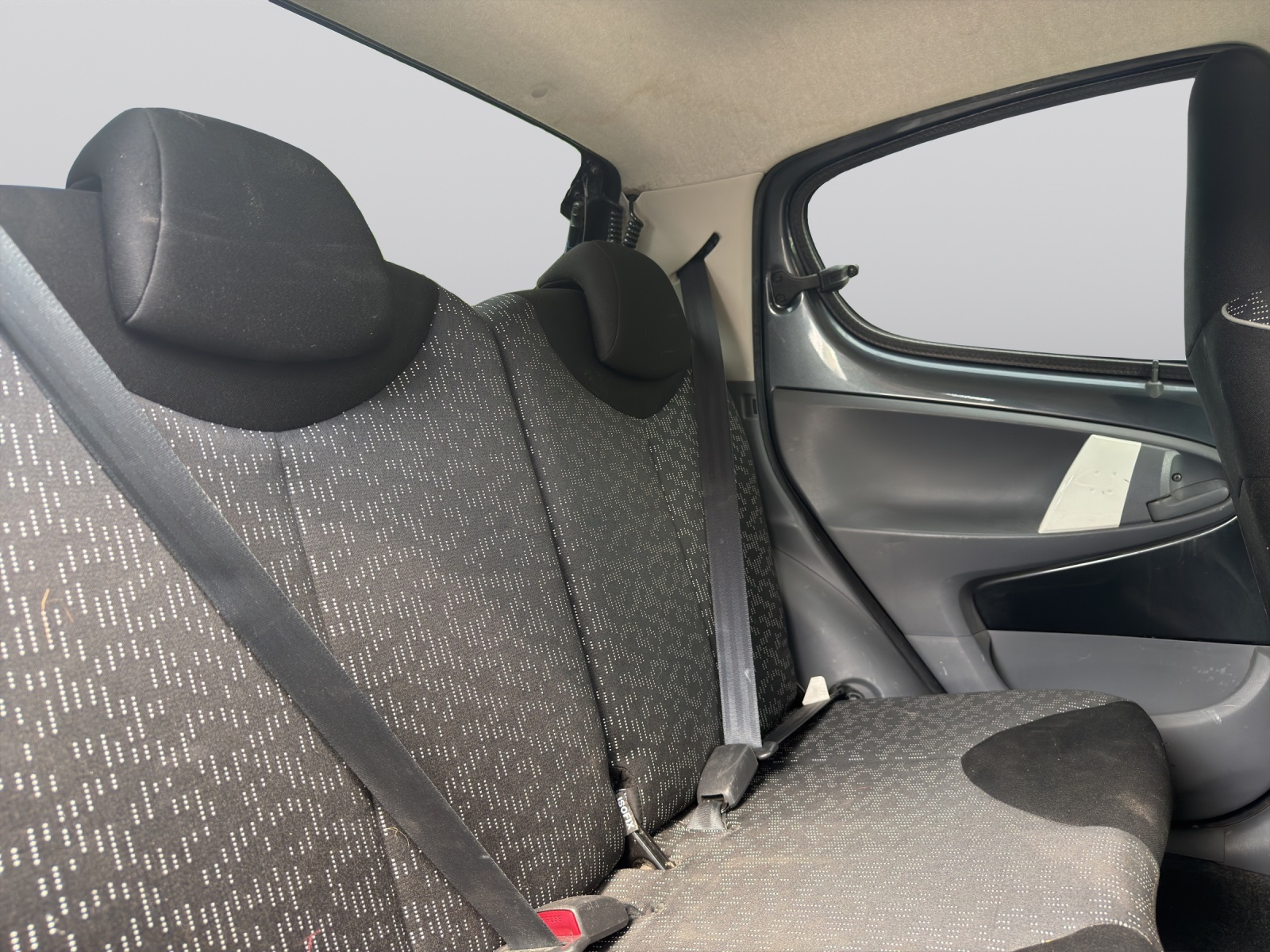 PEUGEOT 107 1.0 Swiss Edition-showroom-element-3